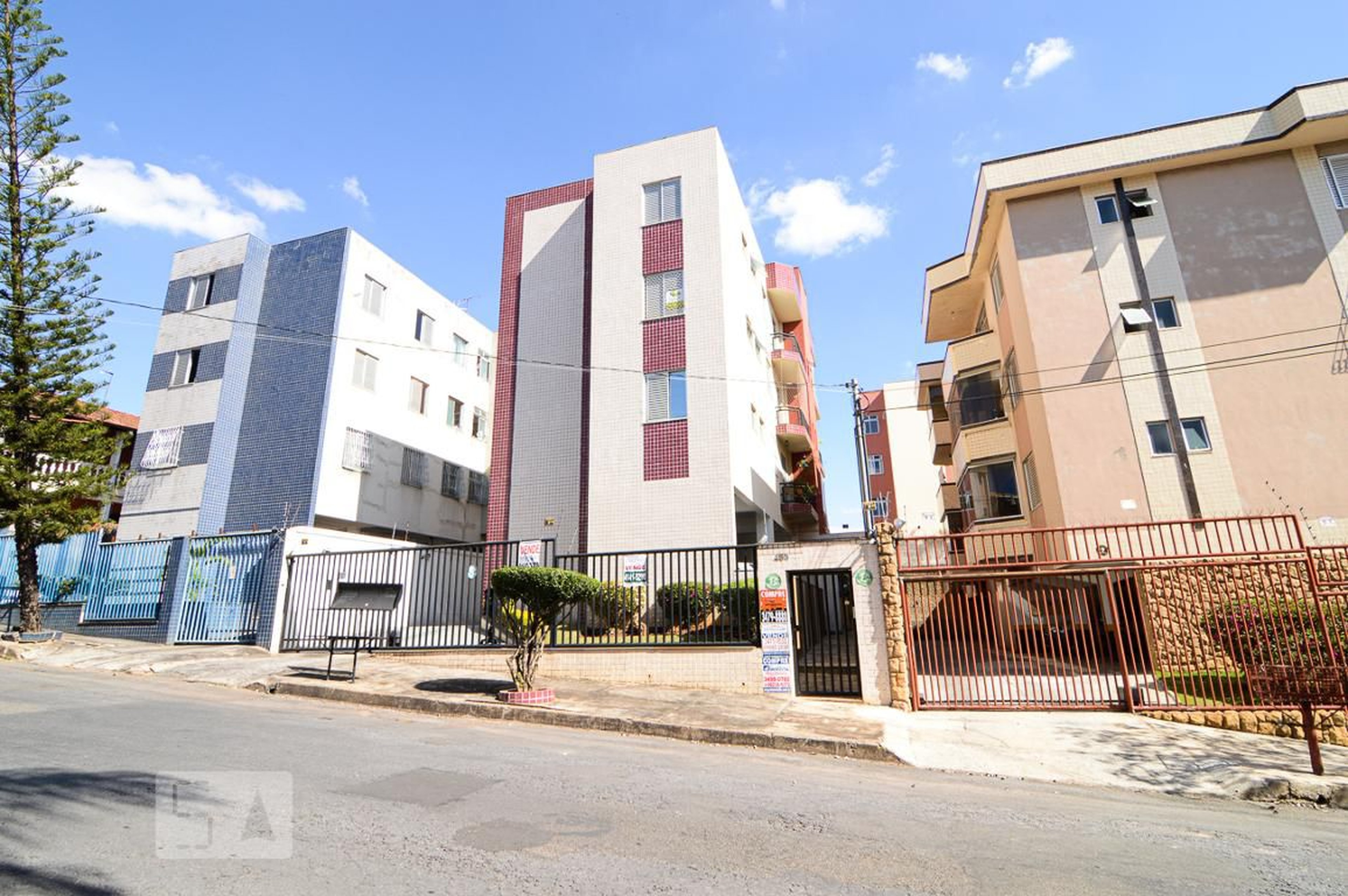 Fachada do Prédio Condomínio em Rua Cantor Luiz Gonzaga, 453