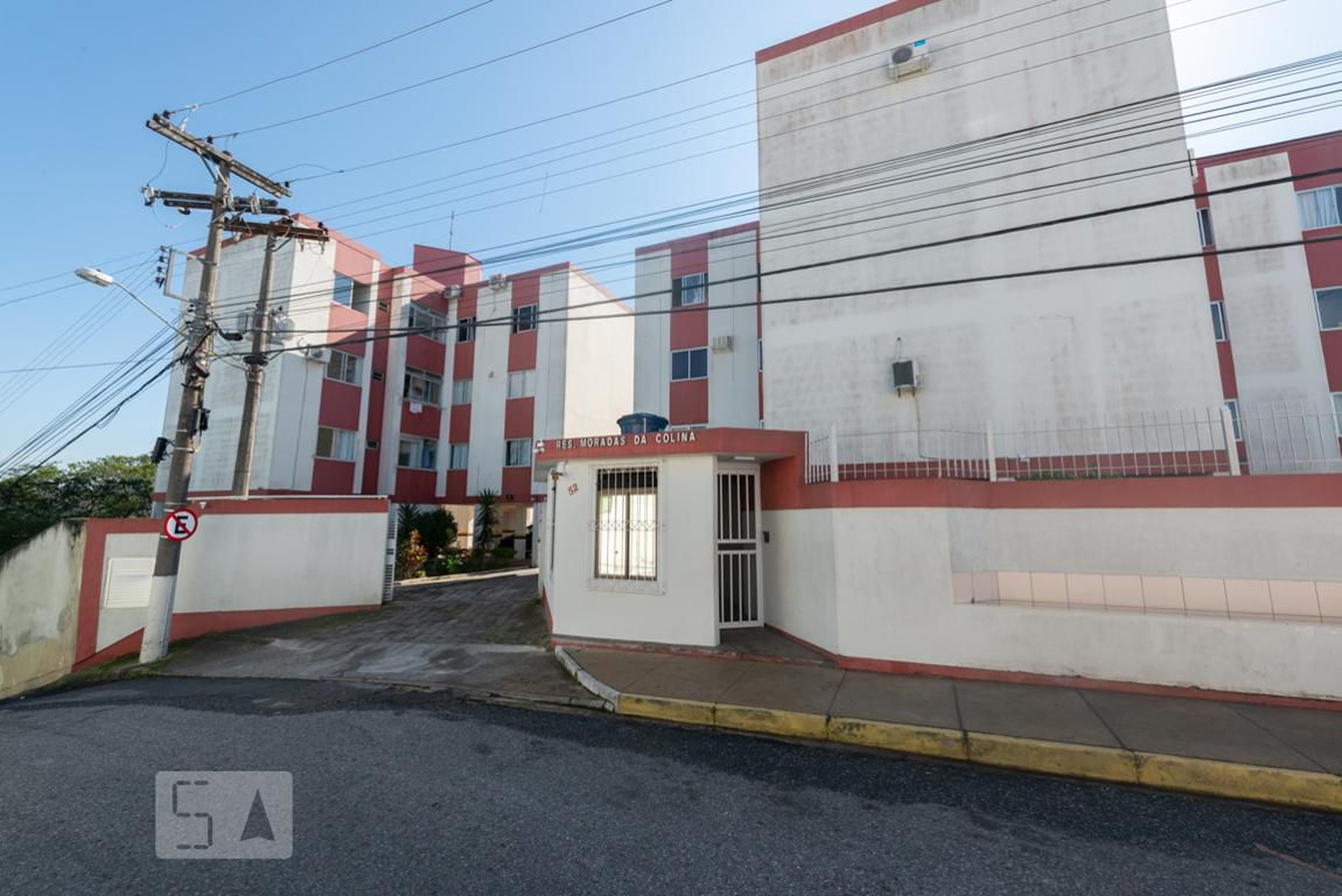 Fachada Condomínio em Rua Docilicio Luz, 51