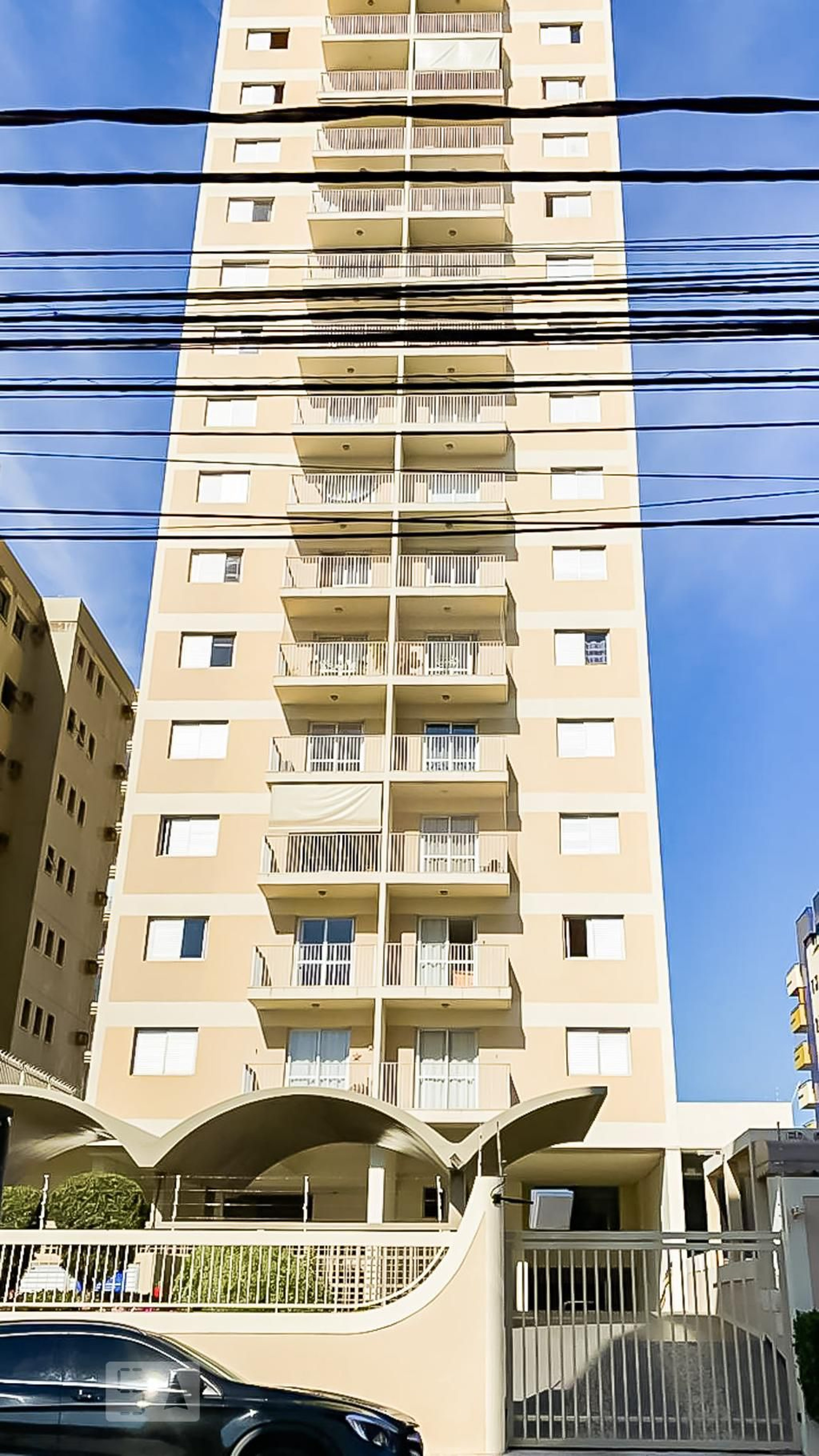 Fachada do Condomínio Condomínio Cambara