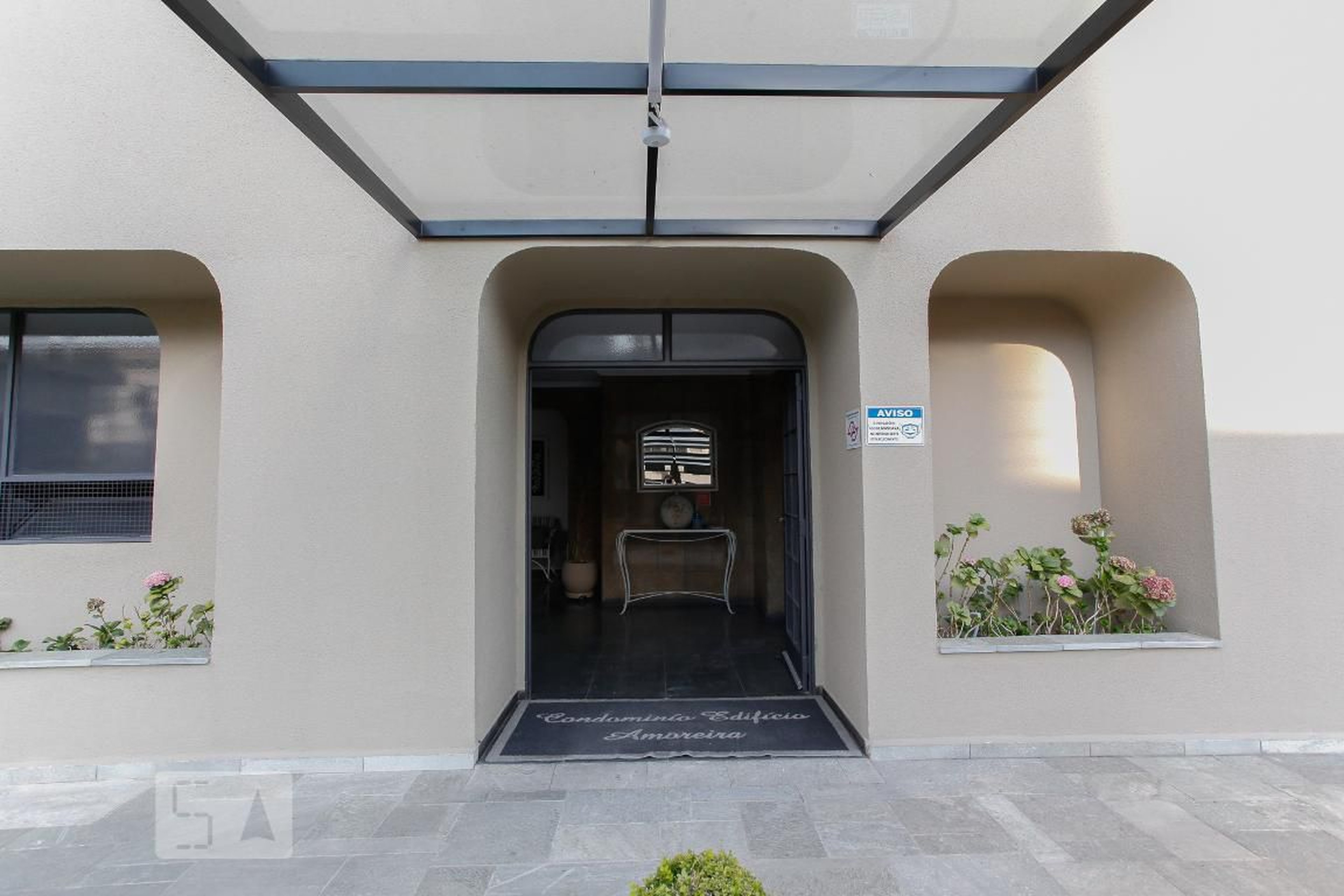 Entrada do prédio - Amoreira