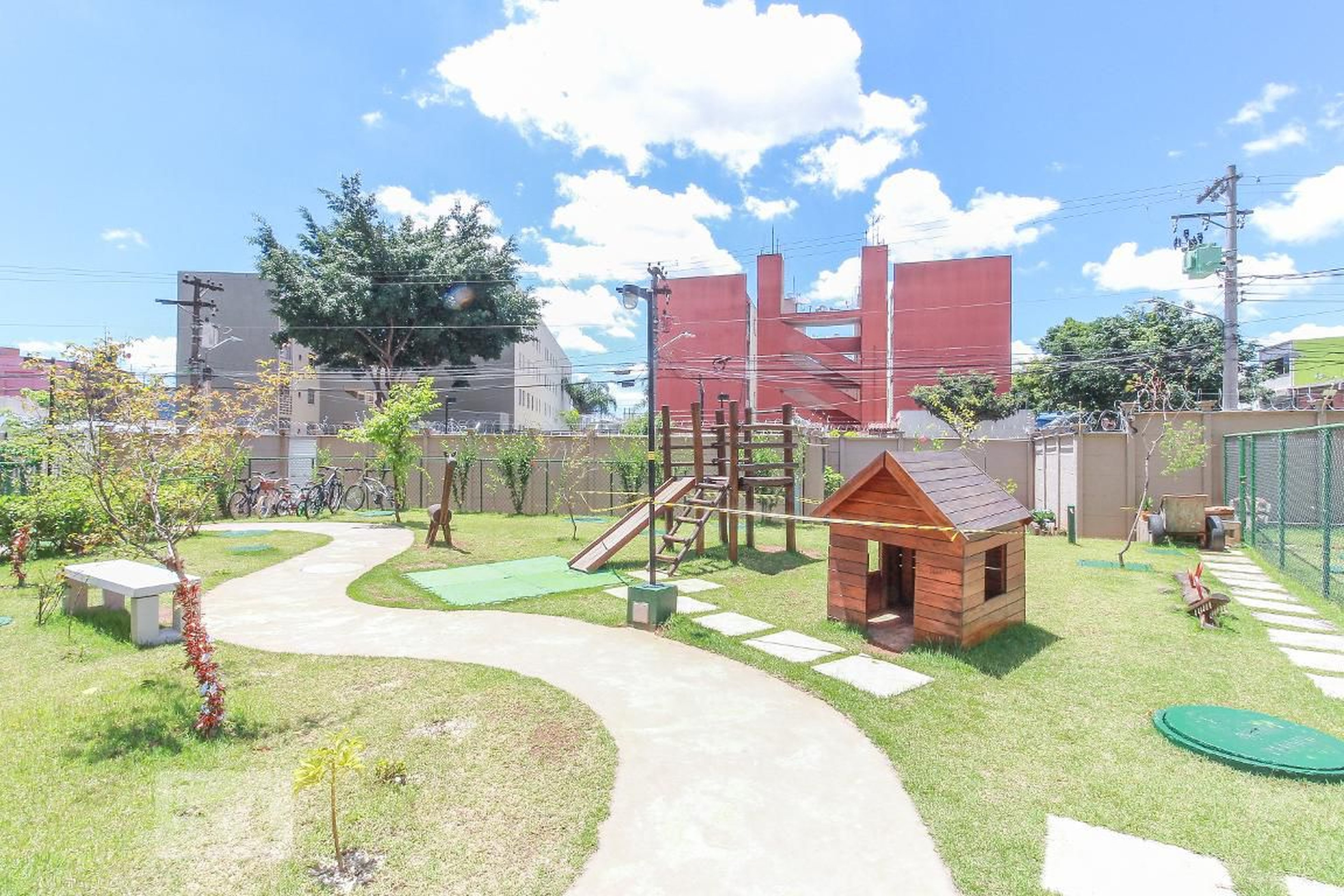 Playground Condomínio em Rua Coronel Euclides Machado, 136