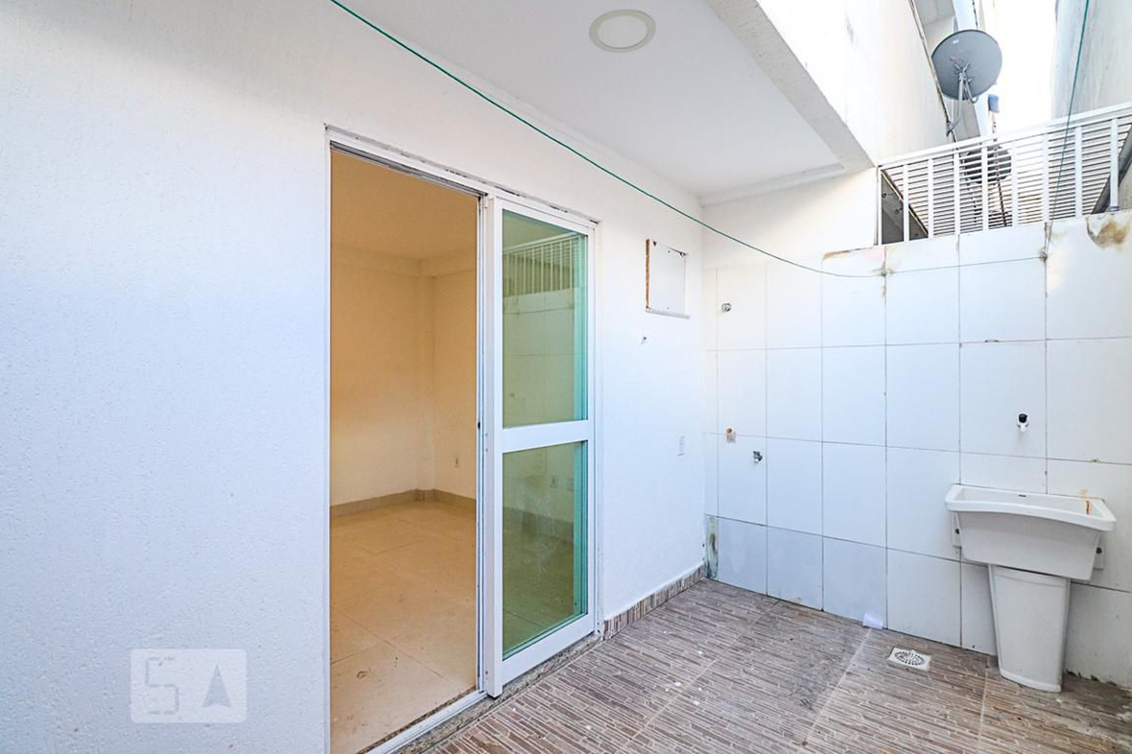 Área Externa - Fernandes de Mello