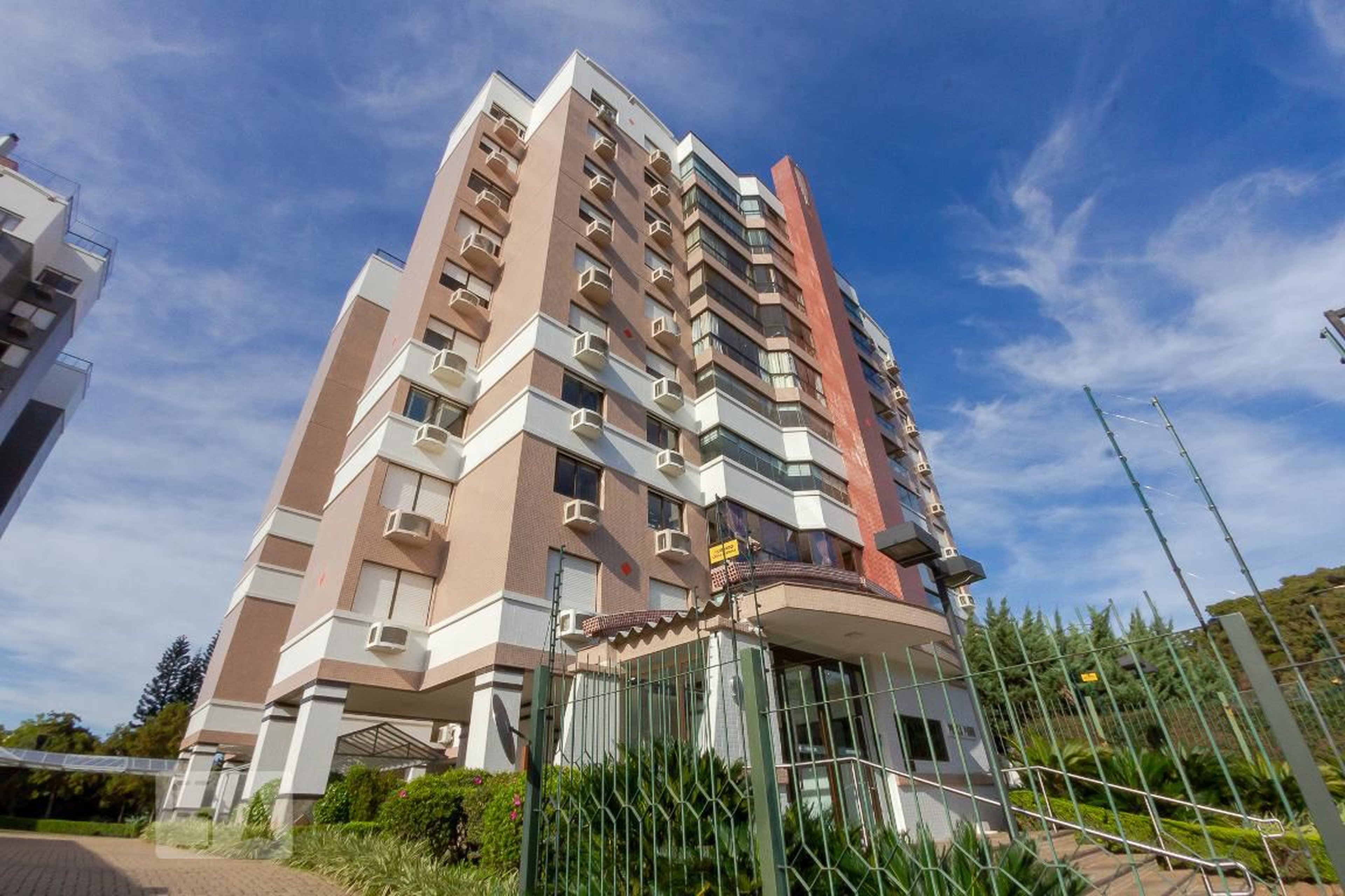 Fachada do Prédio Condomínio Praça Paris