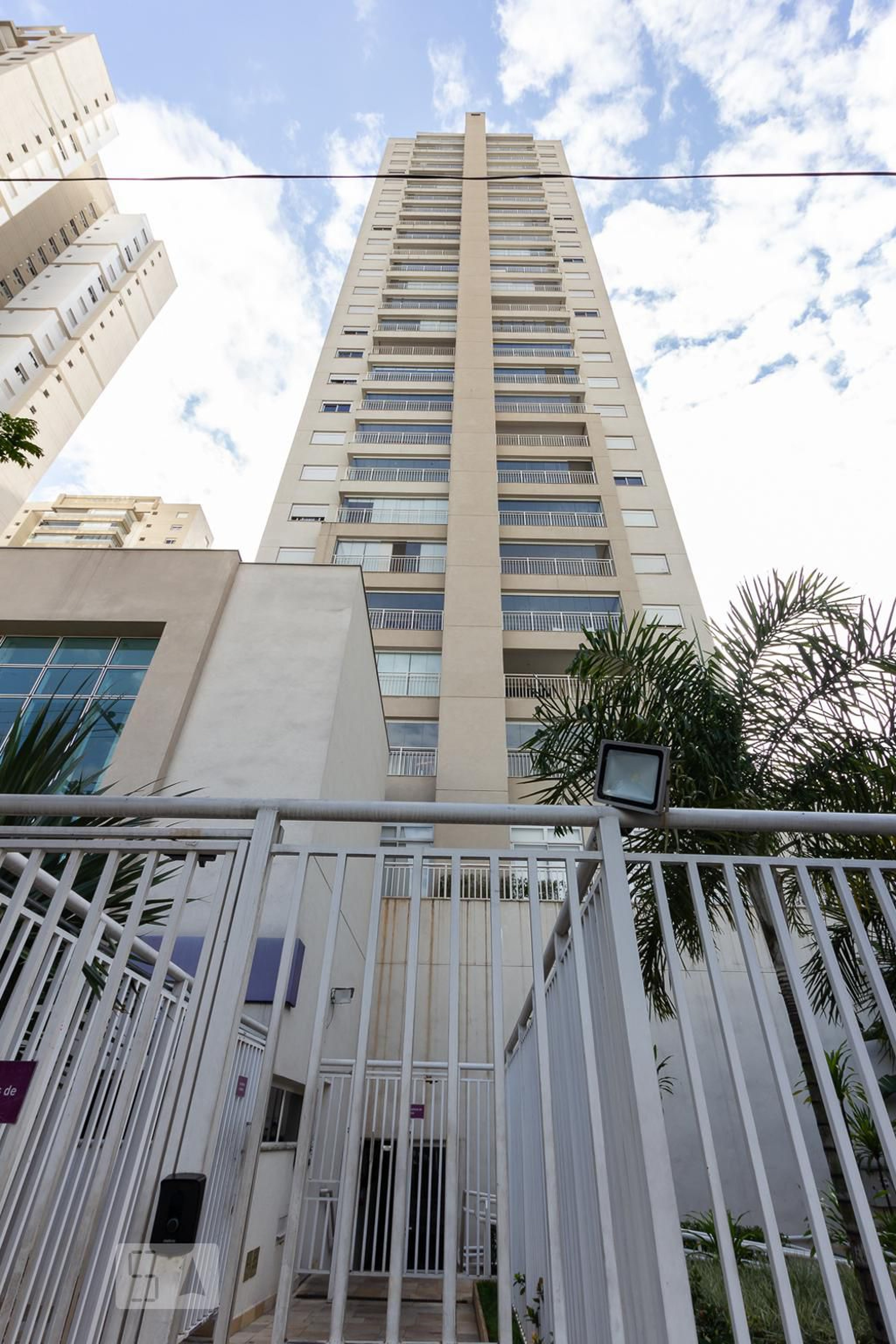 Fachada Condomínio em Rua Doutor Rubens Meireles, 233