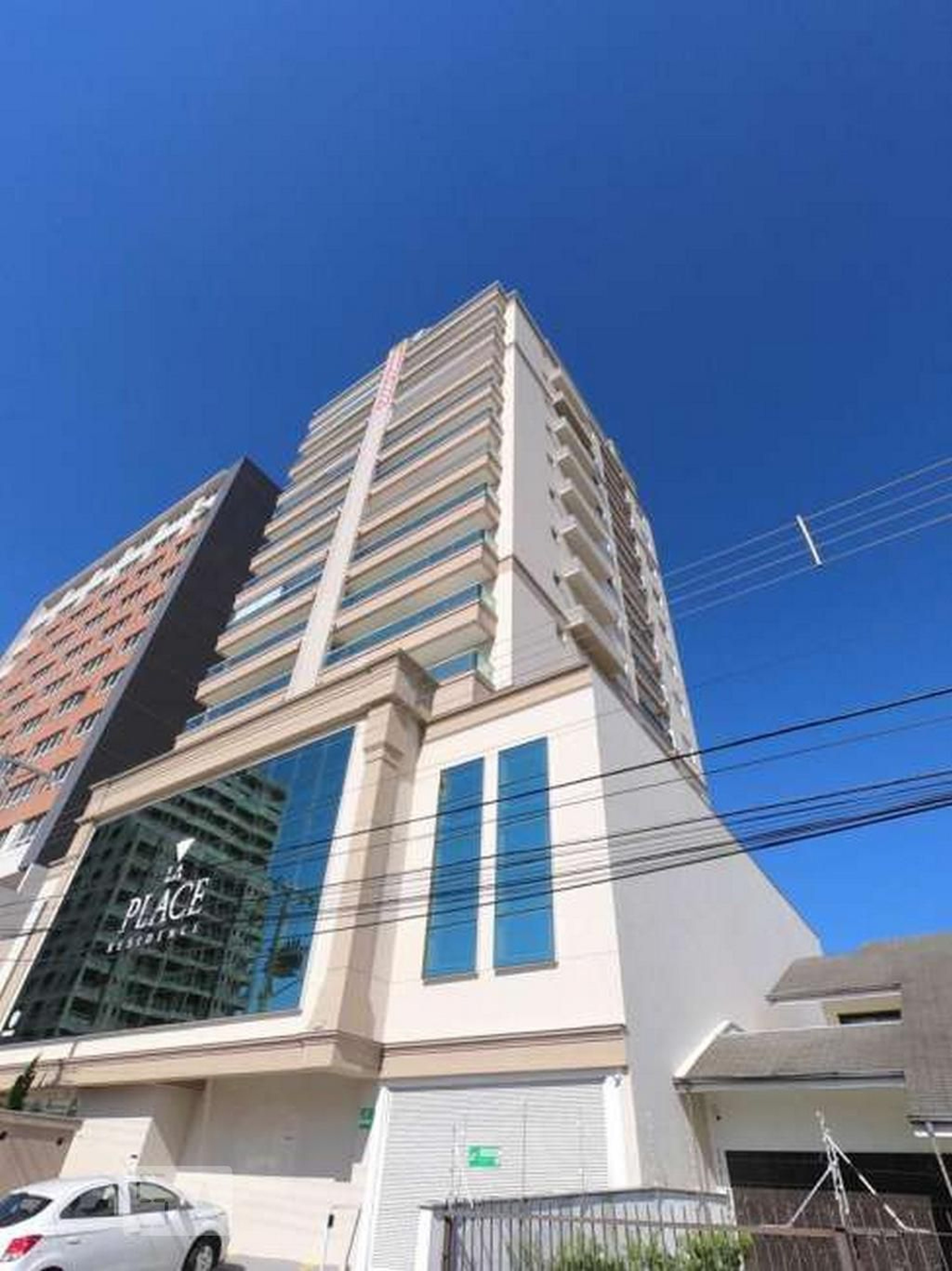 Fachada Condomínio em Rua Ariena, 100