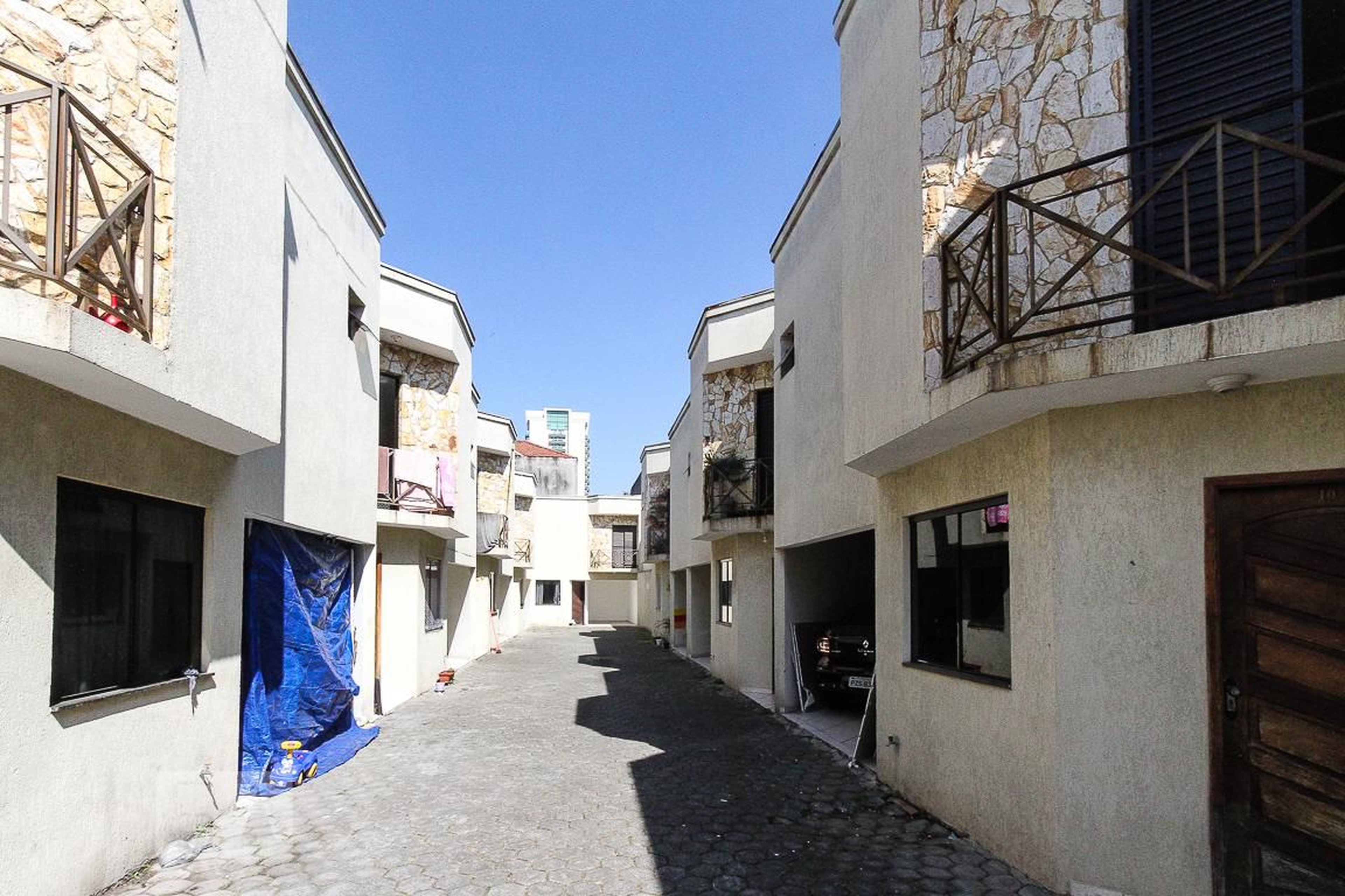 Fachada Condomínio em Rua Trapicheiro, 64