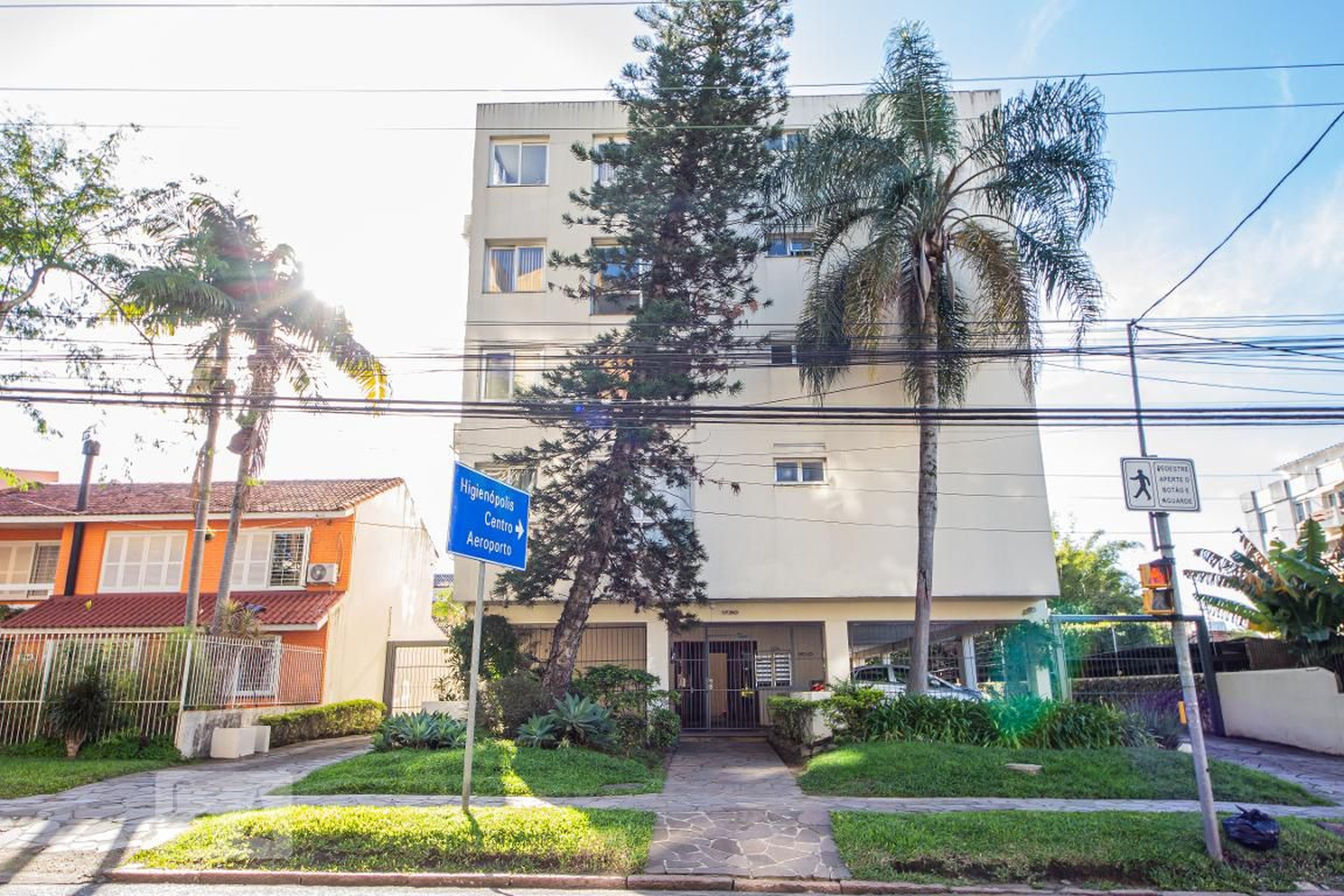 Fachada do Condomínio Edifício Monte Belo