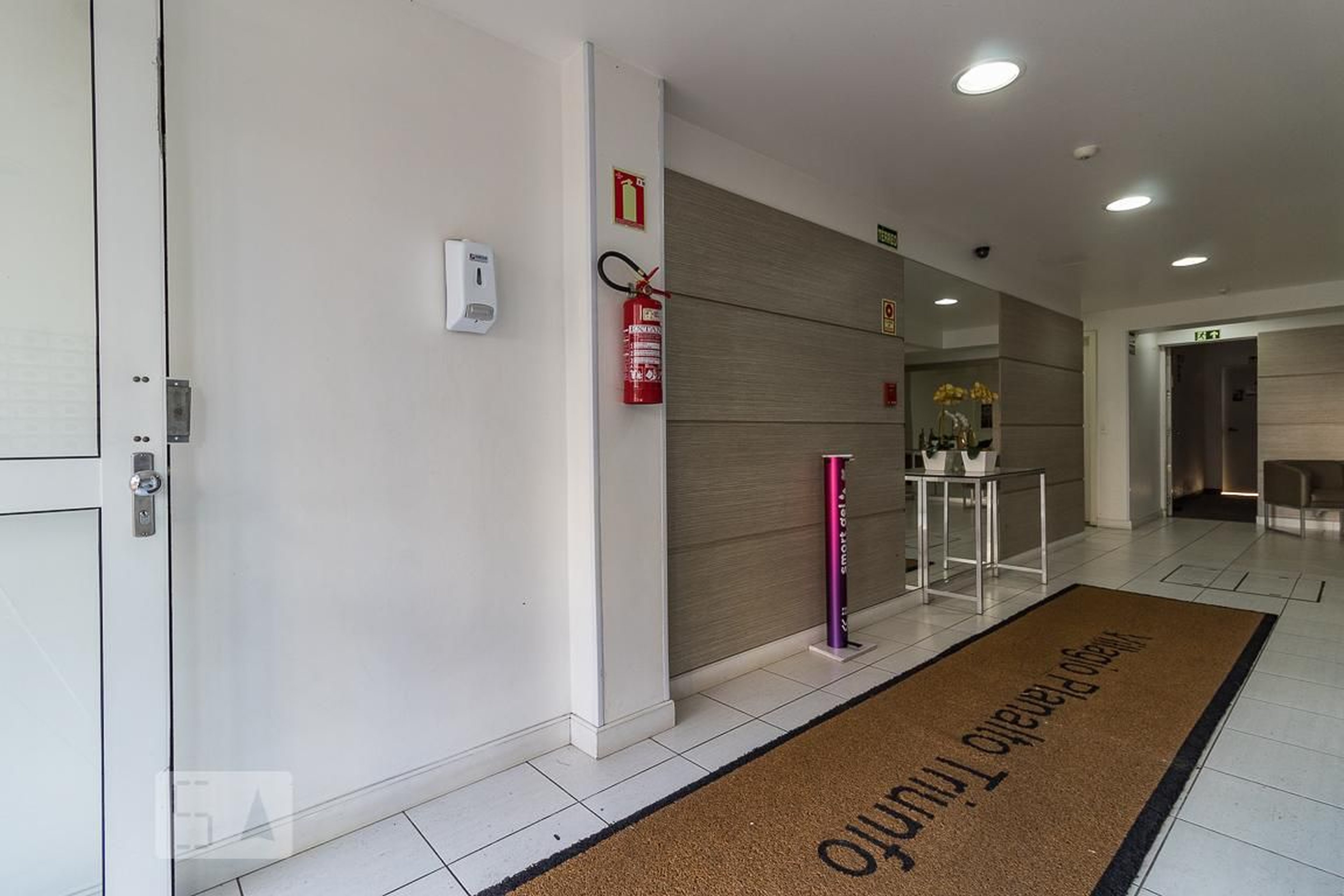 Hall de Entrada Condomínio em Rua Luís Fontoura Júnior, 505