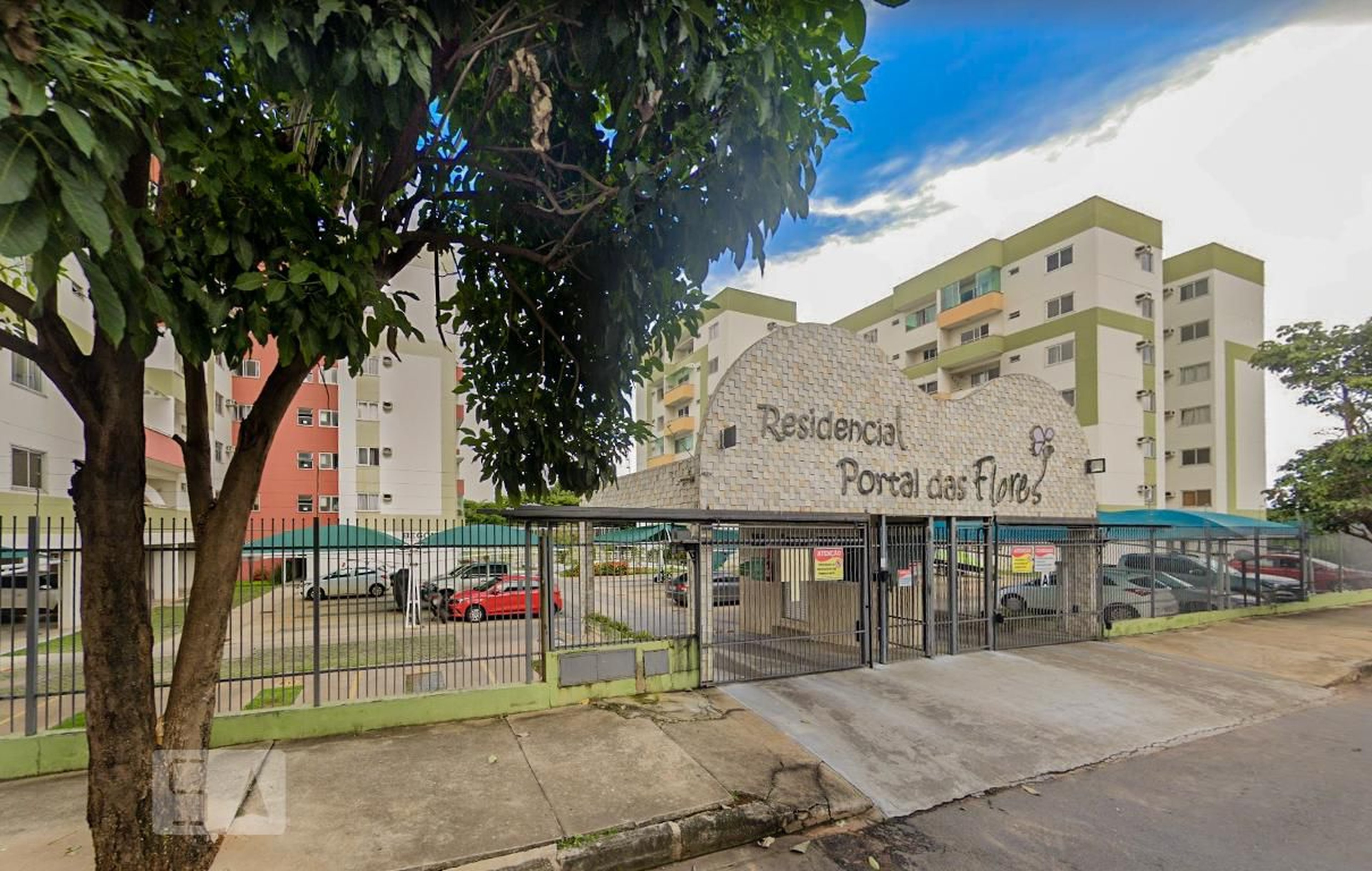 Fachada do Condomínio Condomínio em Rua das Papoulas, 86