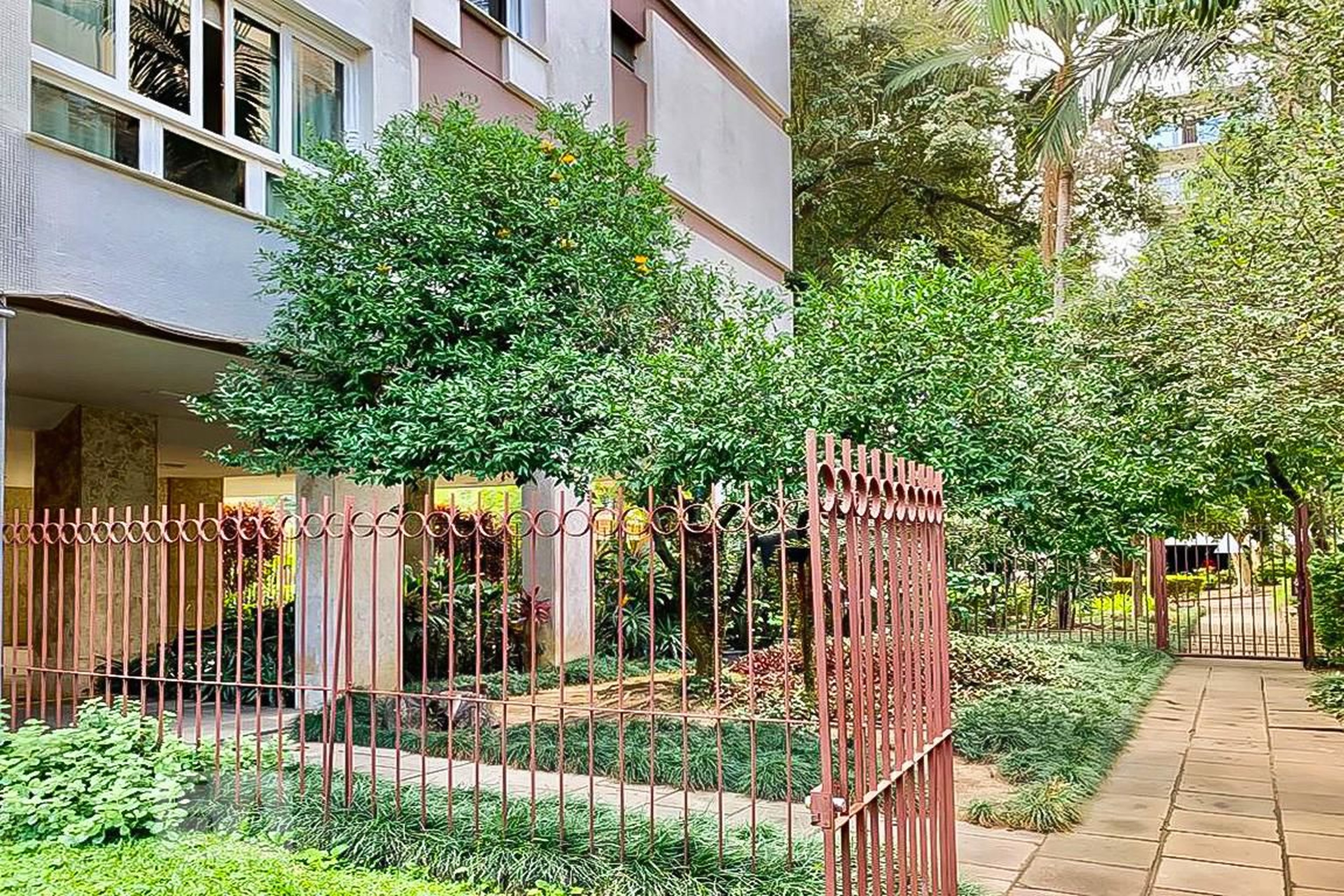 Fachada do Condomínio Condomínio em Rua Coronel Bordini, 1237