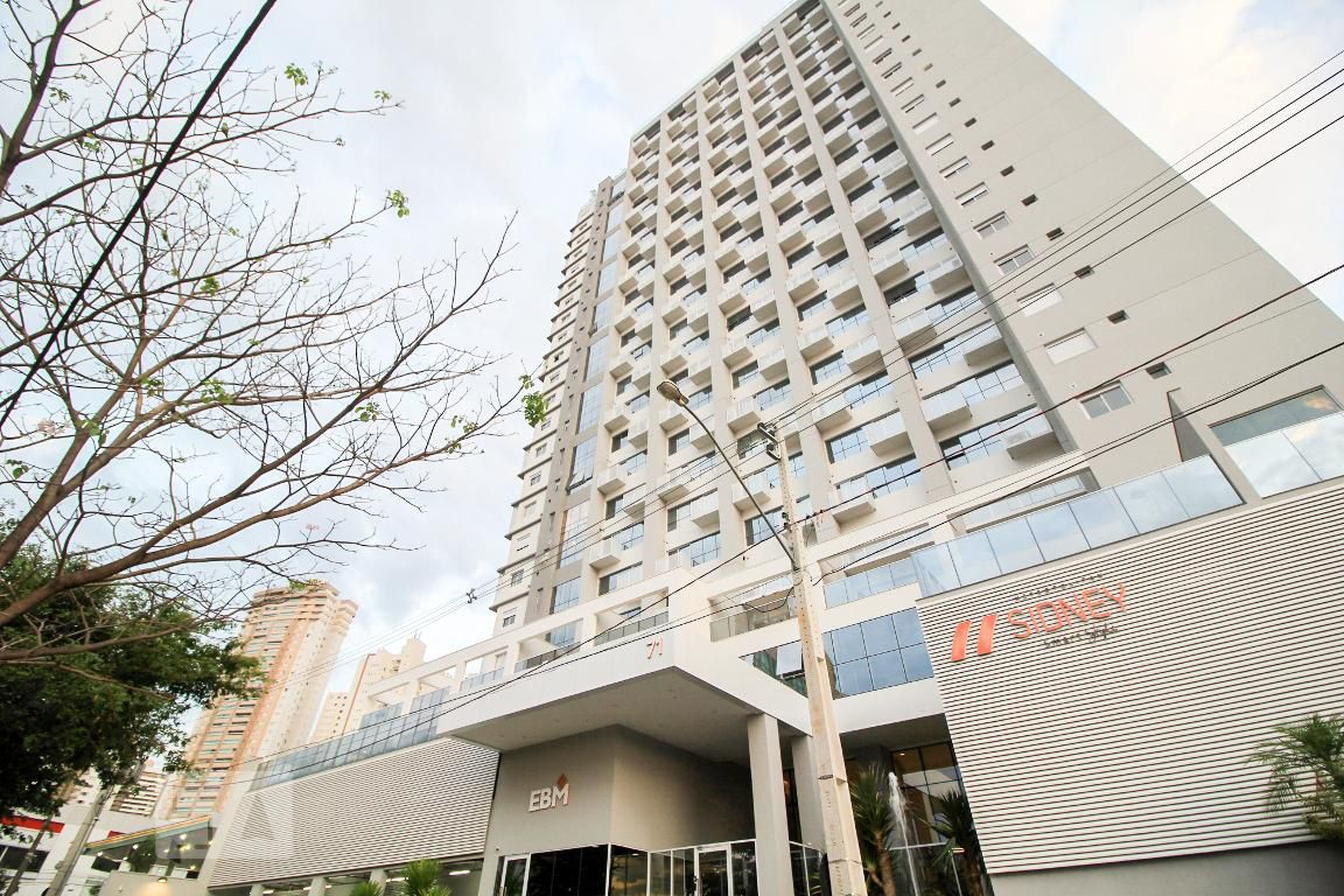 Fachada do Condomínio Condomínio Metropolitan Mall