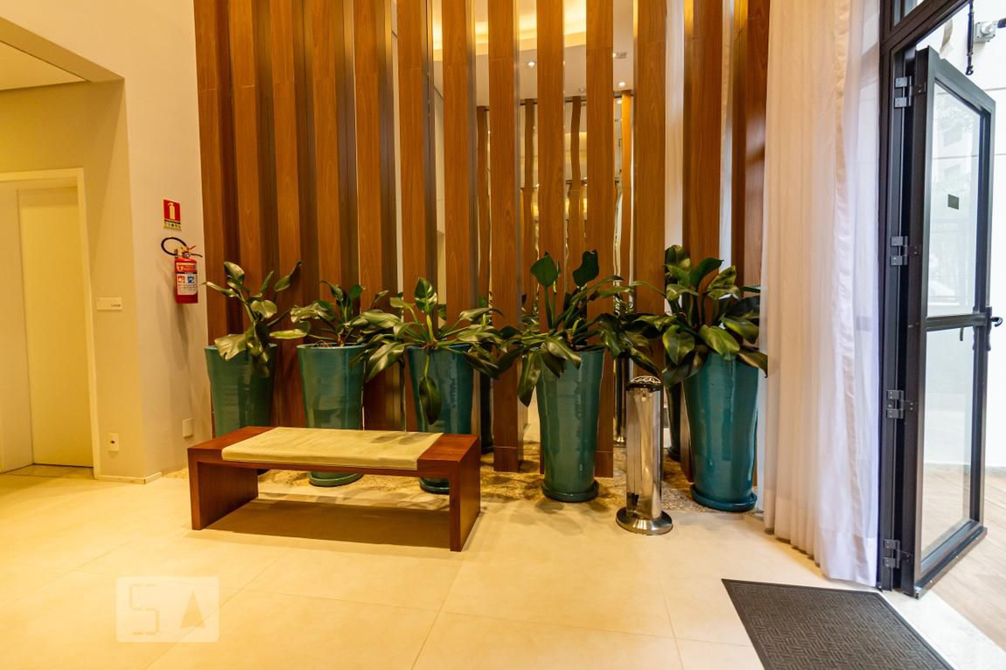 Hall de Entrada Condomínio em Avenida Franz Voegeli, 921