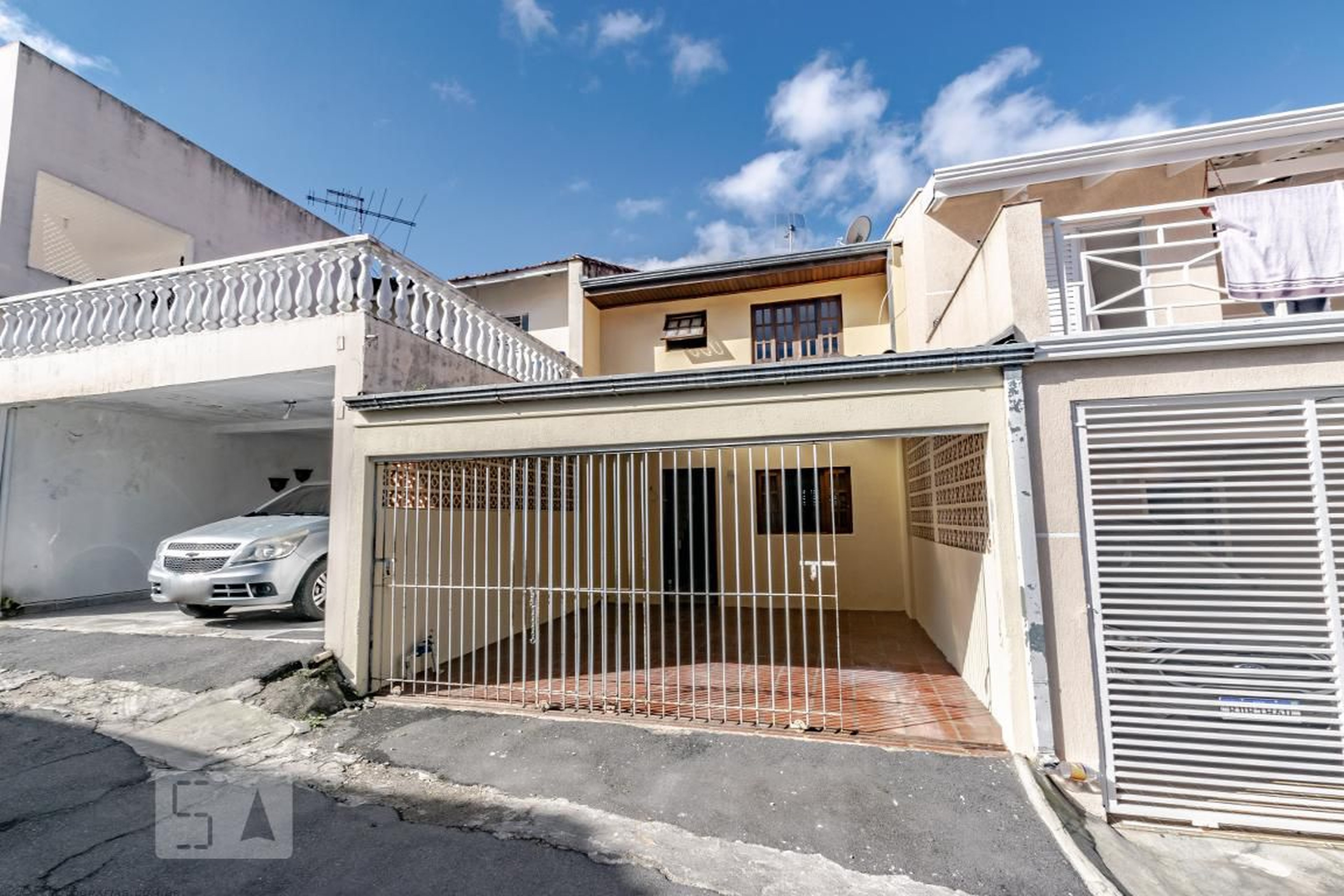 Fachada Condomínio em Rua Henrique Correia, 521