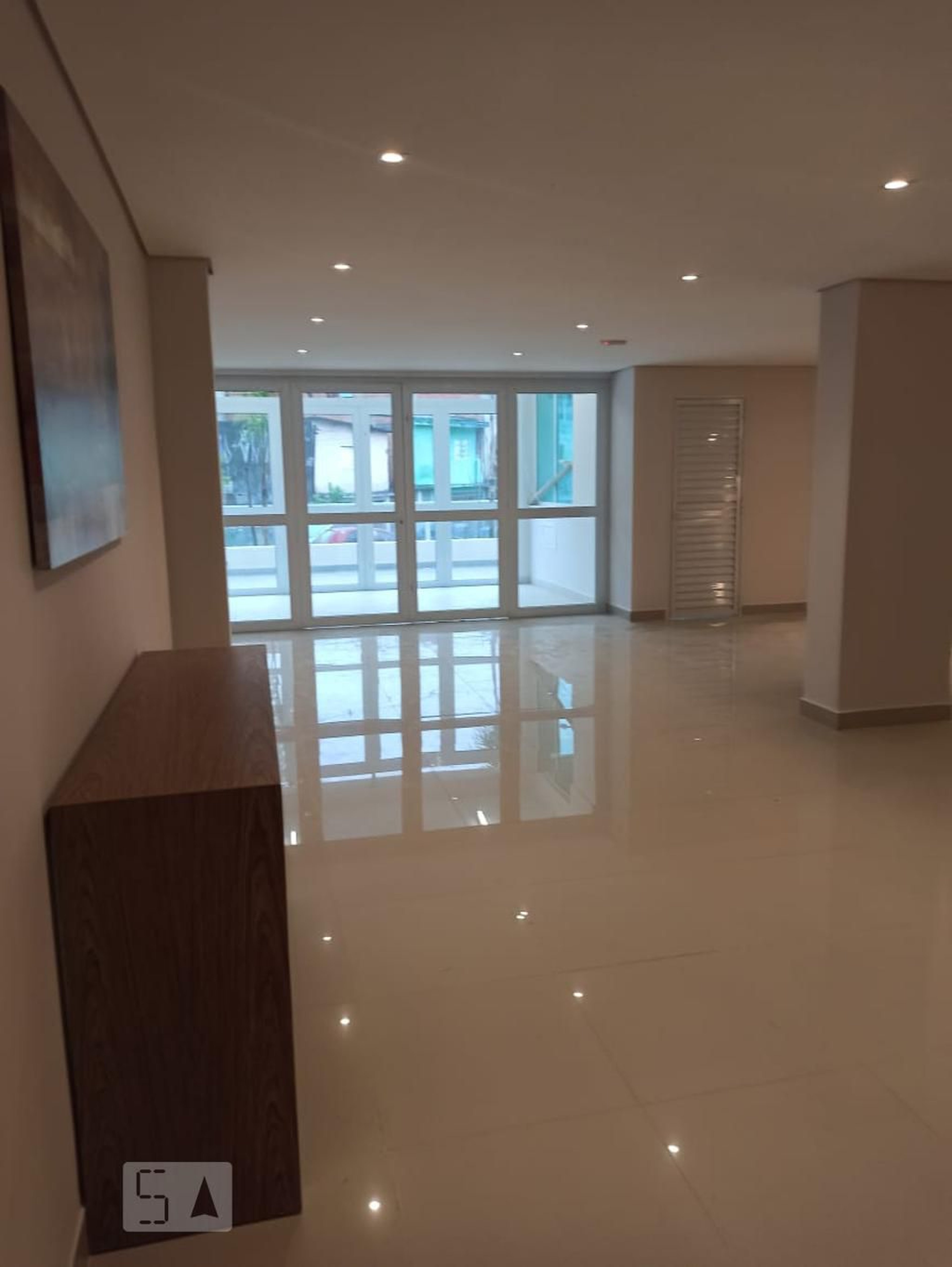 Hall de Entrada Condomínio em Rua Antônio José Nurchis, 100