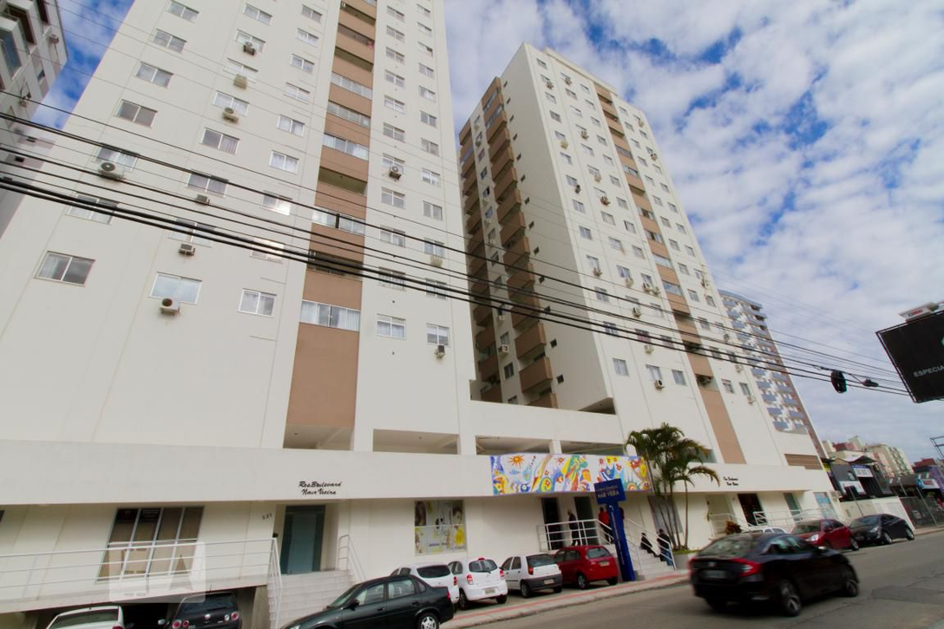 Fachada do Condomínio Condomínio Nair Vieira