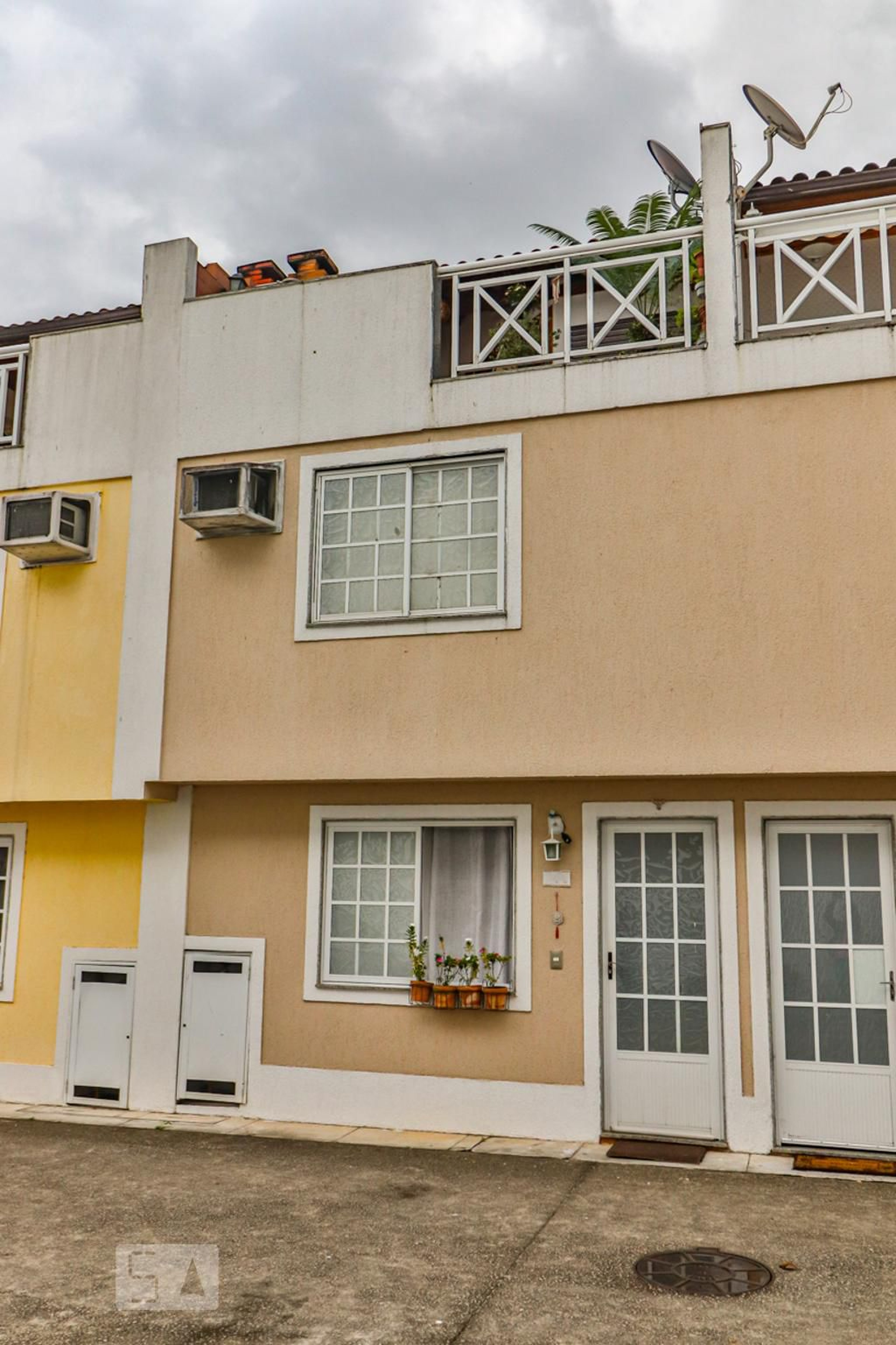 Fachada Condomínio em Estrada de Camorim, 62