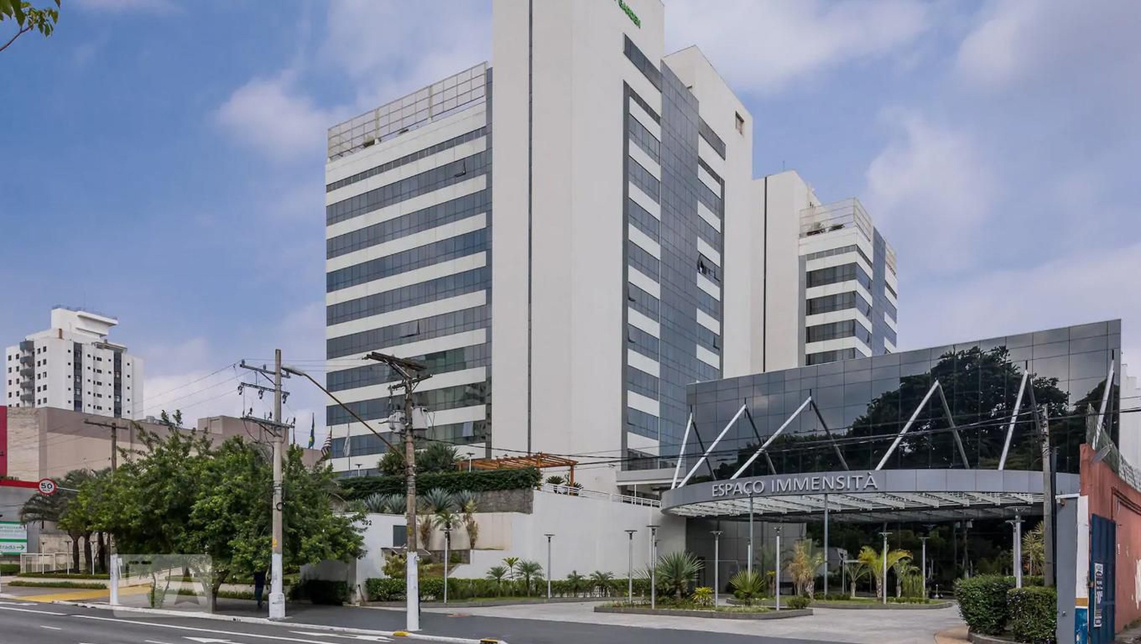 Edifício Condomínio em Avenida General Ataliba Leonel, 1835