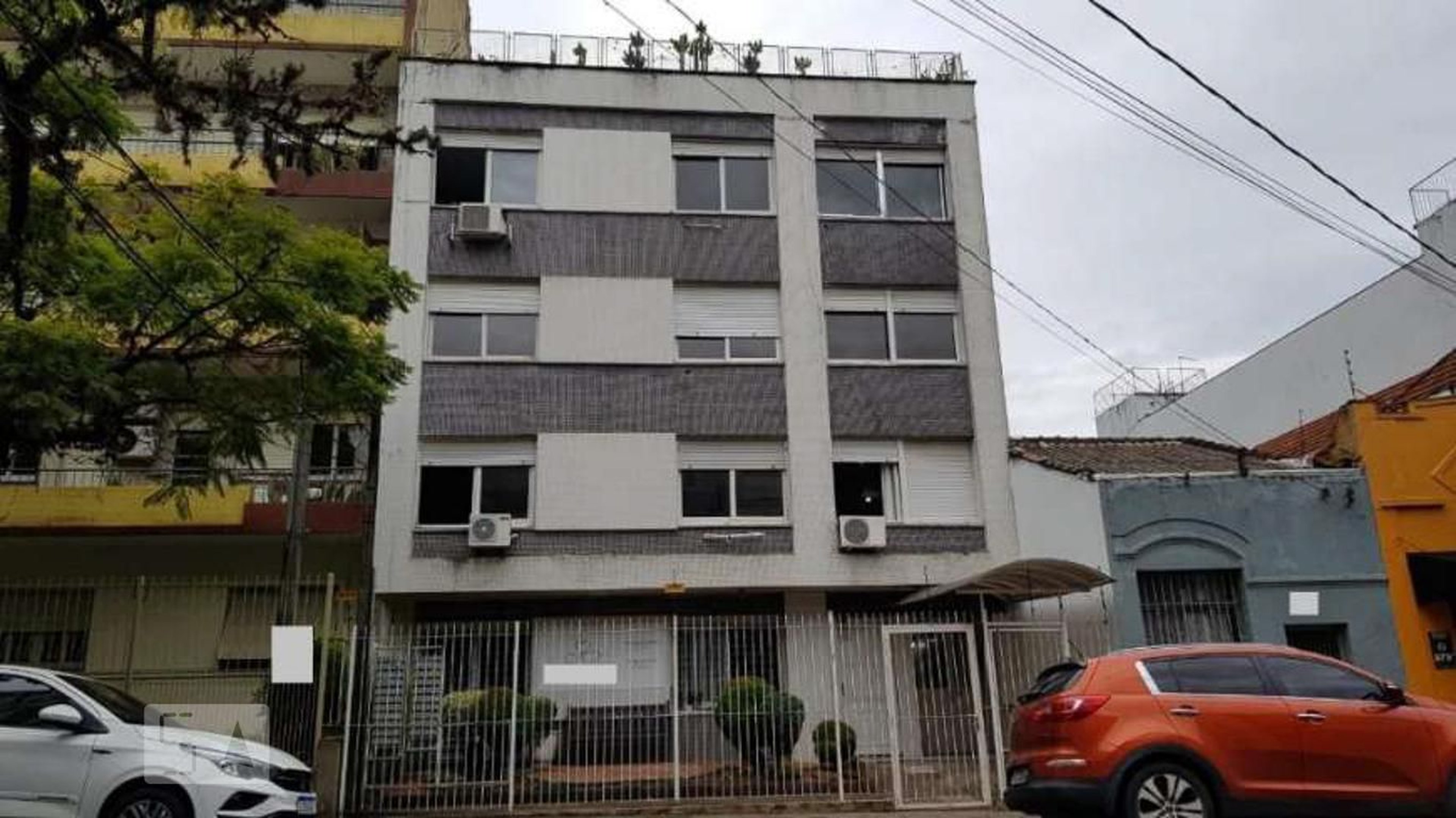 Fachada do Prédio Condomínio em Rua: Fernandes Vieira, 488