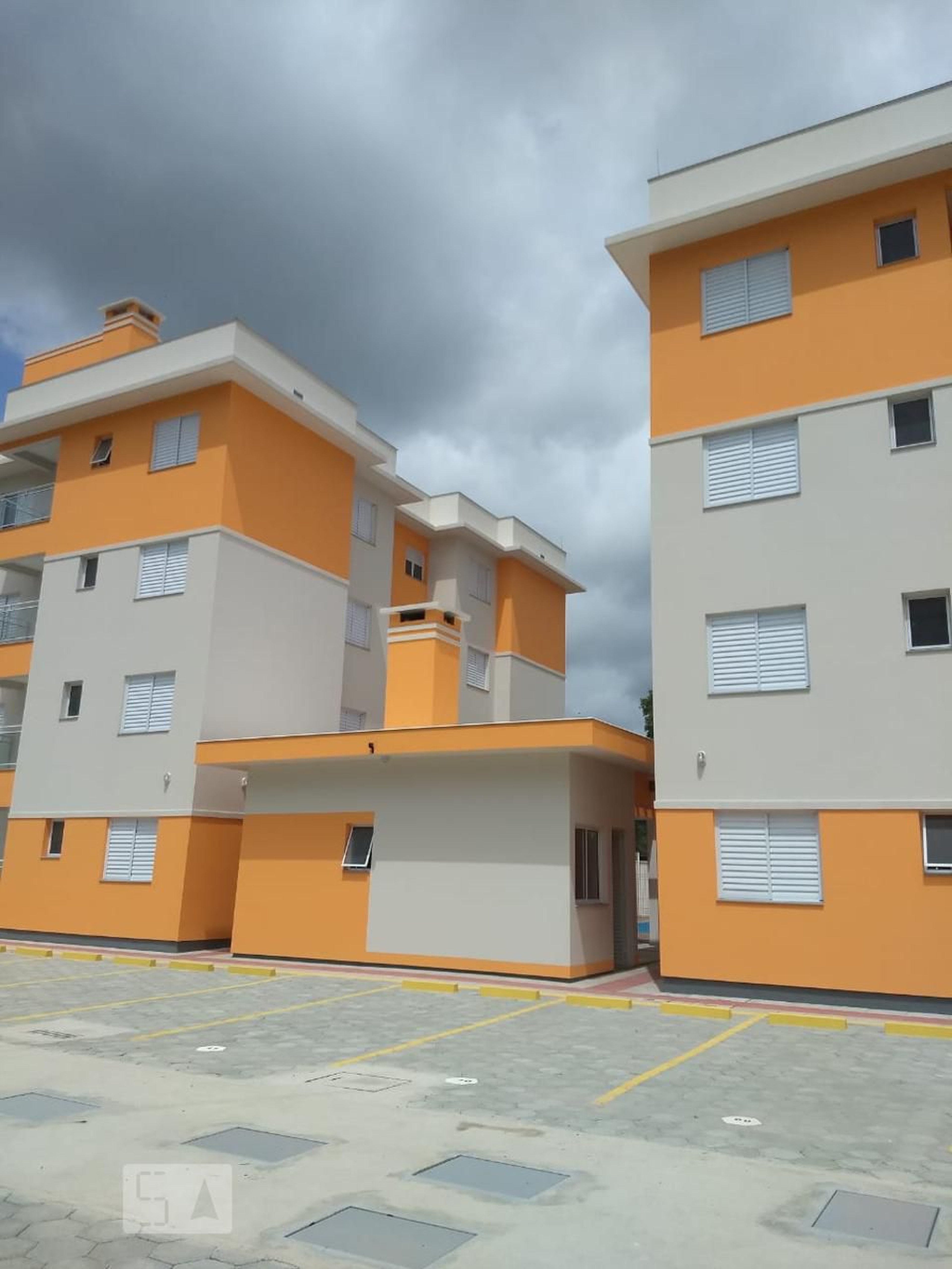 Fachada Condomínio em Estrada Cristóvão Machado de Campos, 460