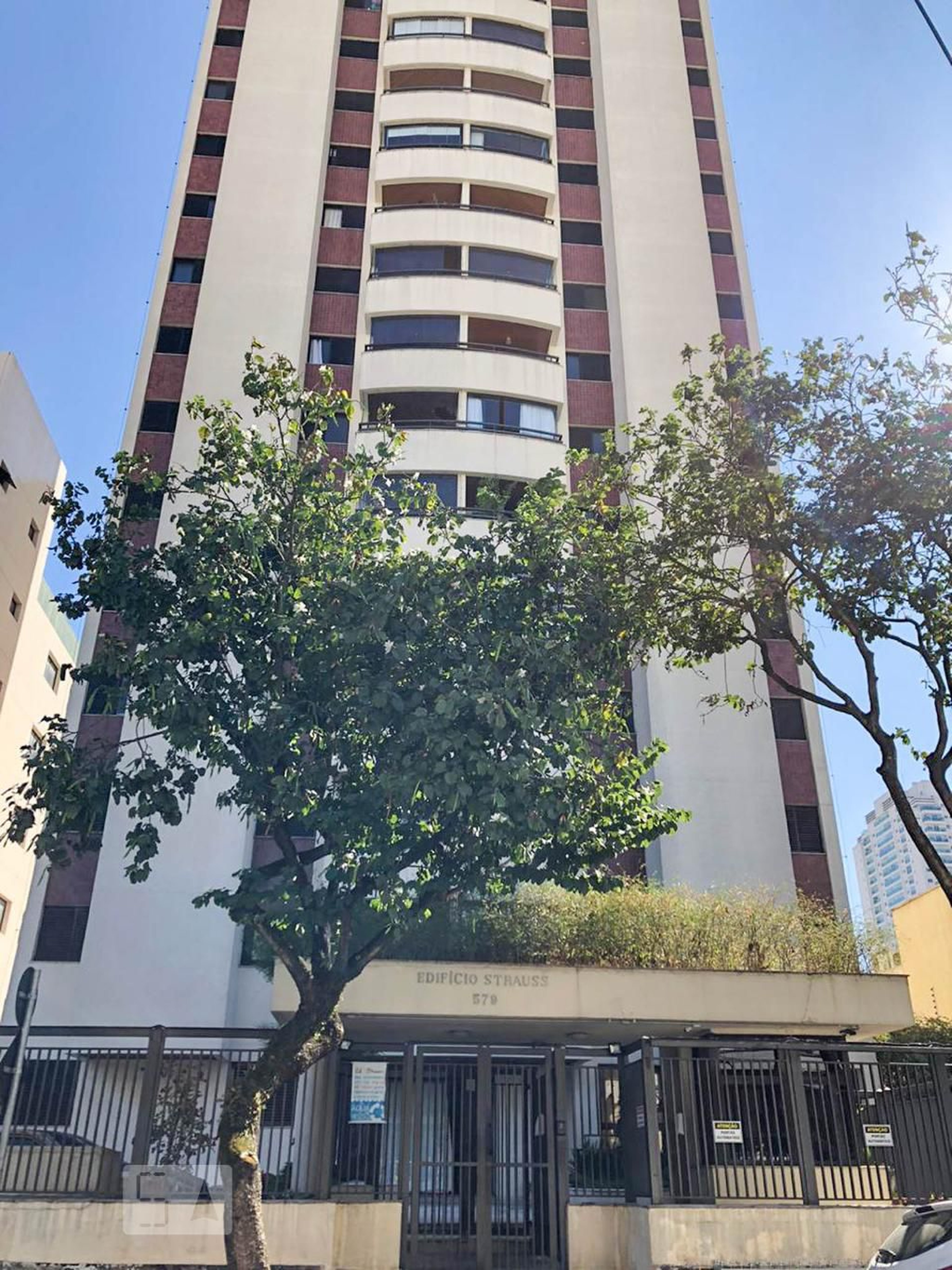 Fachada do Condomínio Condomínio Strauss