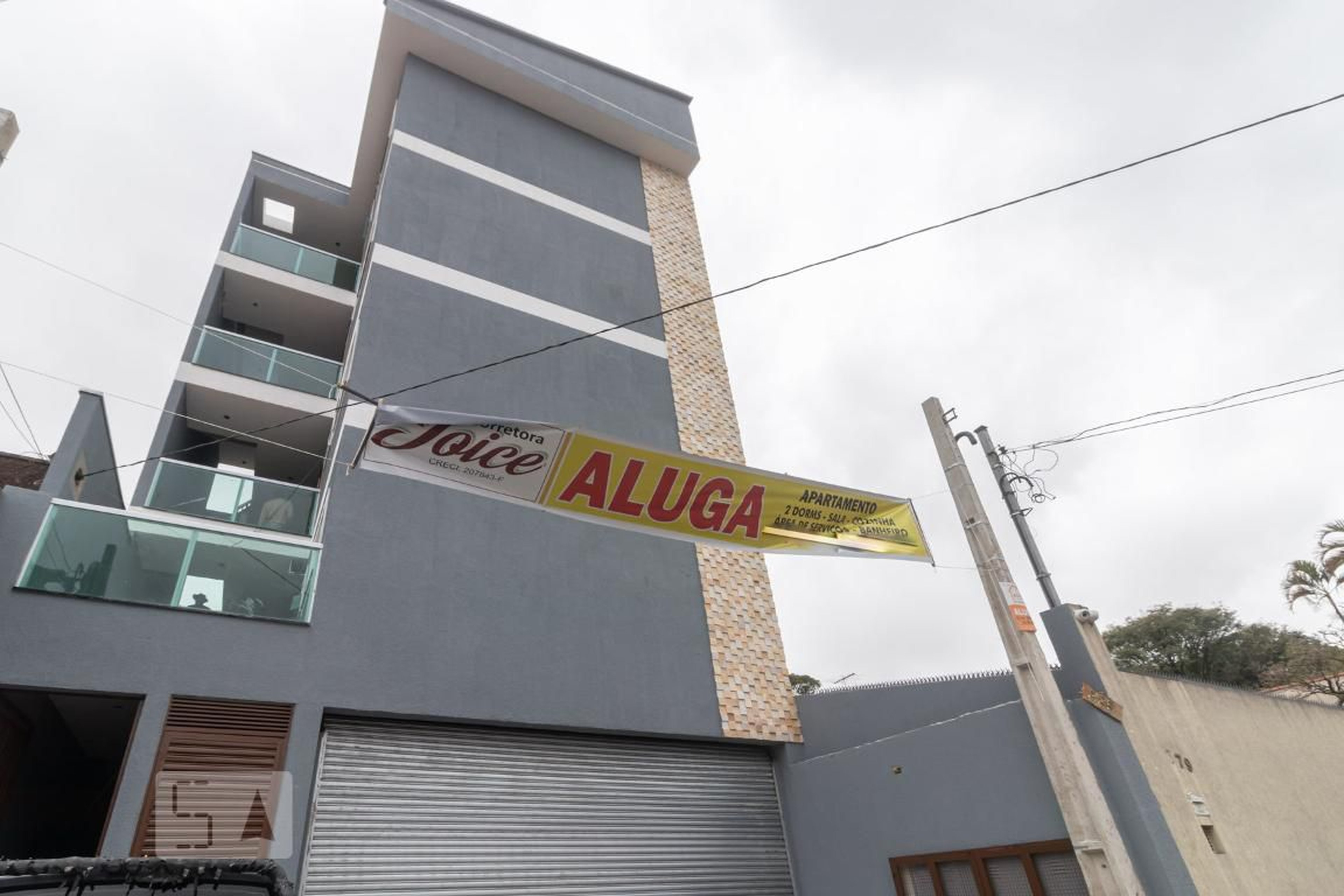 Fachada do Condomínio Condomínio Rusig