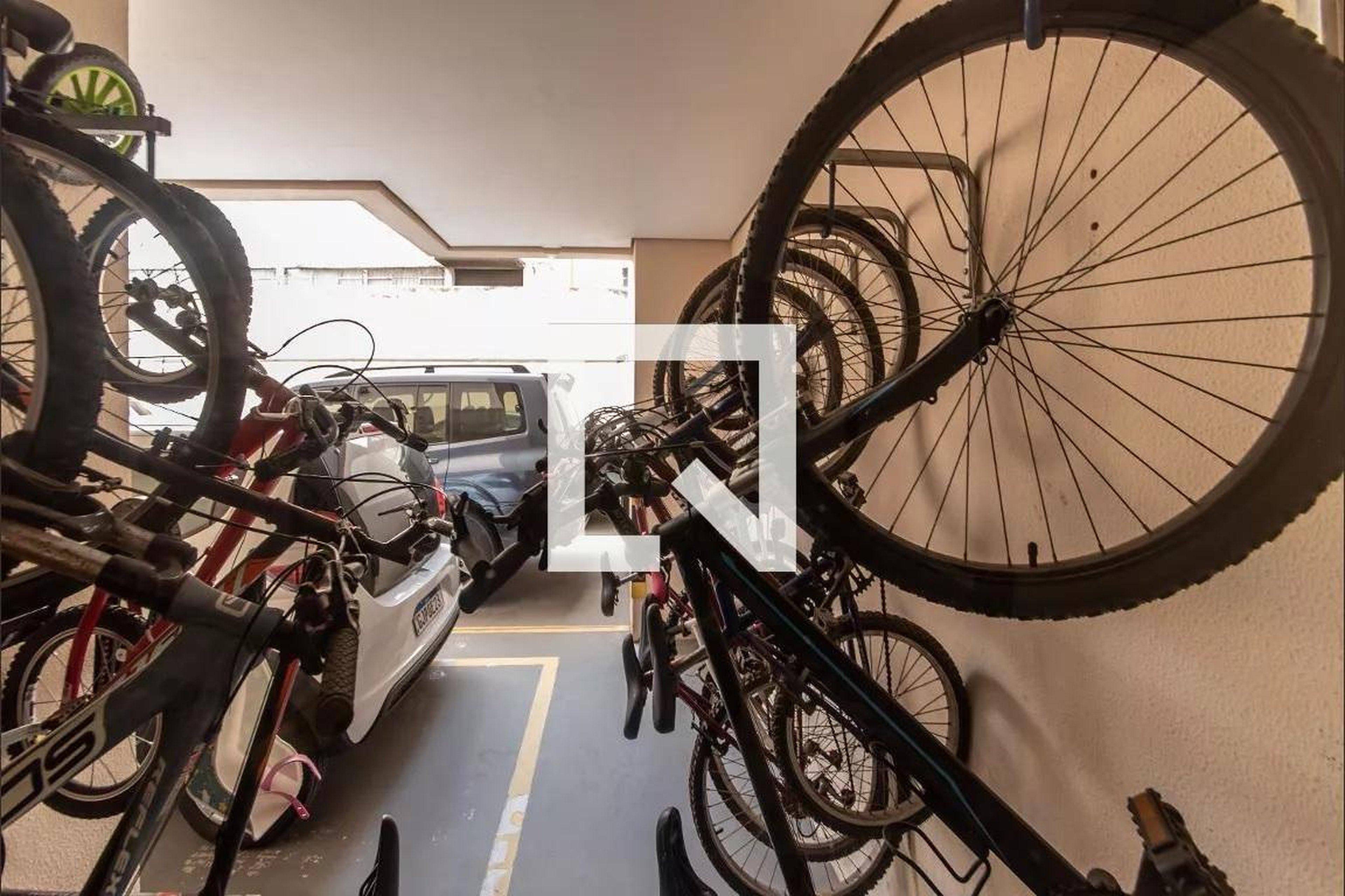 Bicicletario - Edifício Plaza de Castillia