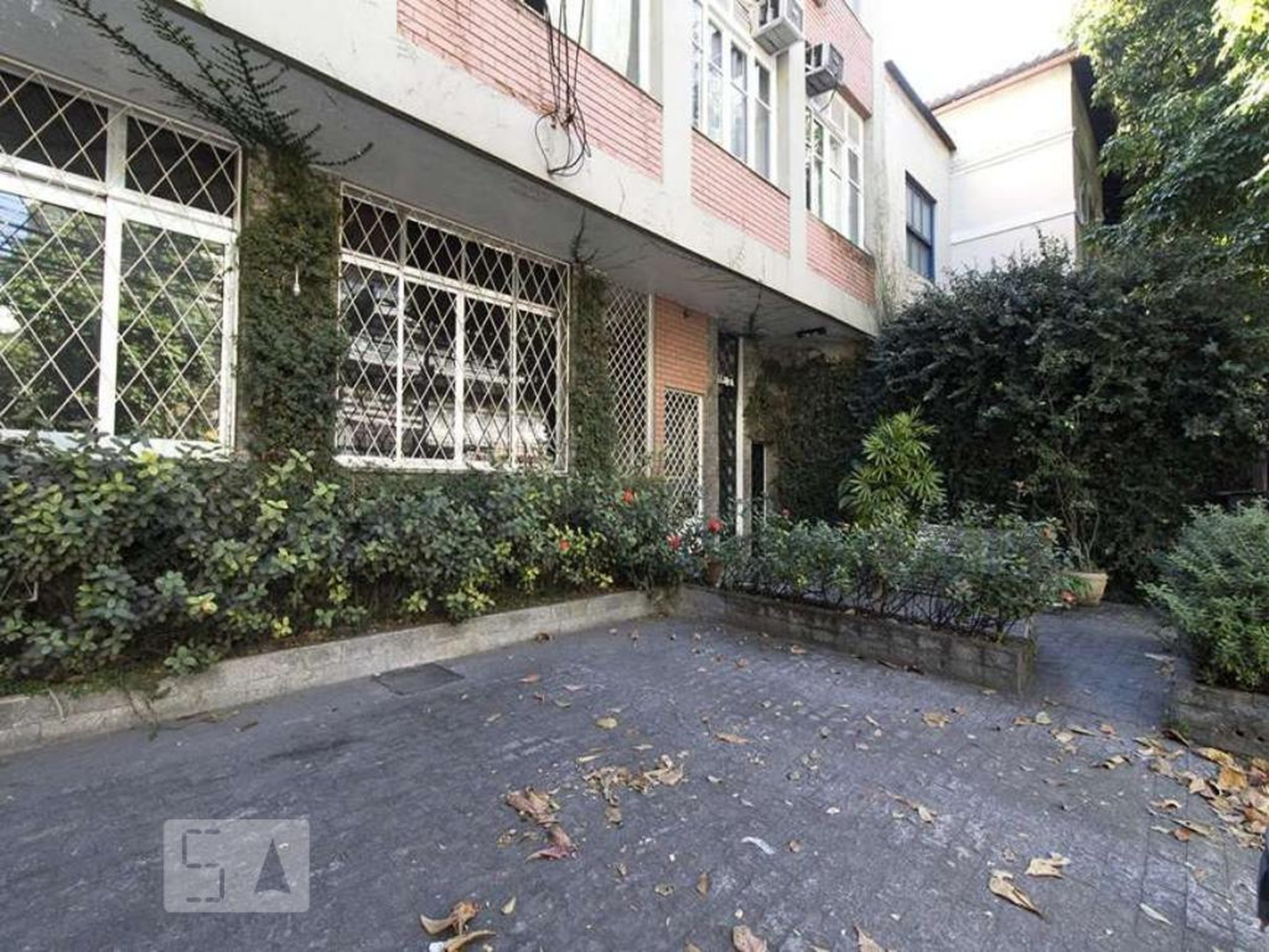 Fachada do Prédio Condomínio em Rua Visconde de Pirajá, 32