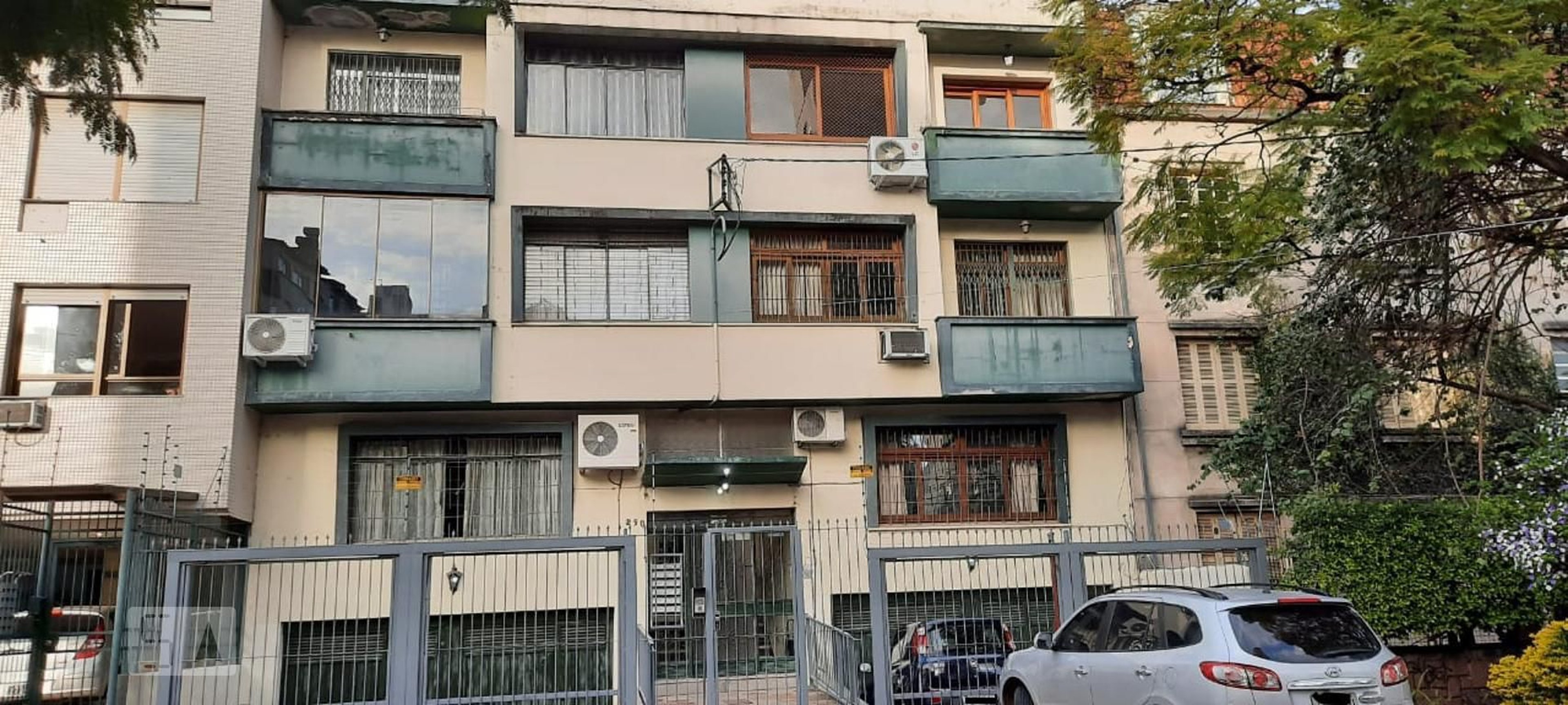 Fachada Condomínio em Rua Francisco Ferrer, 290