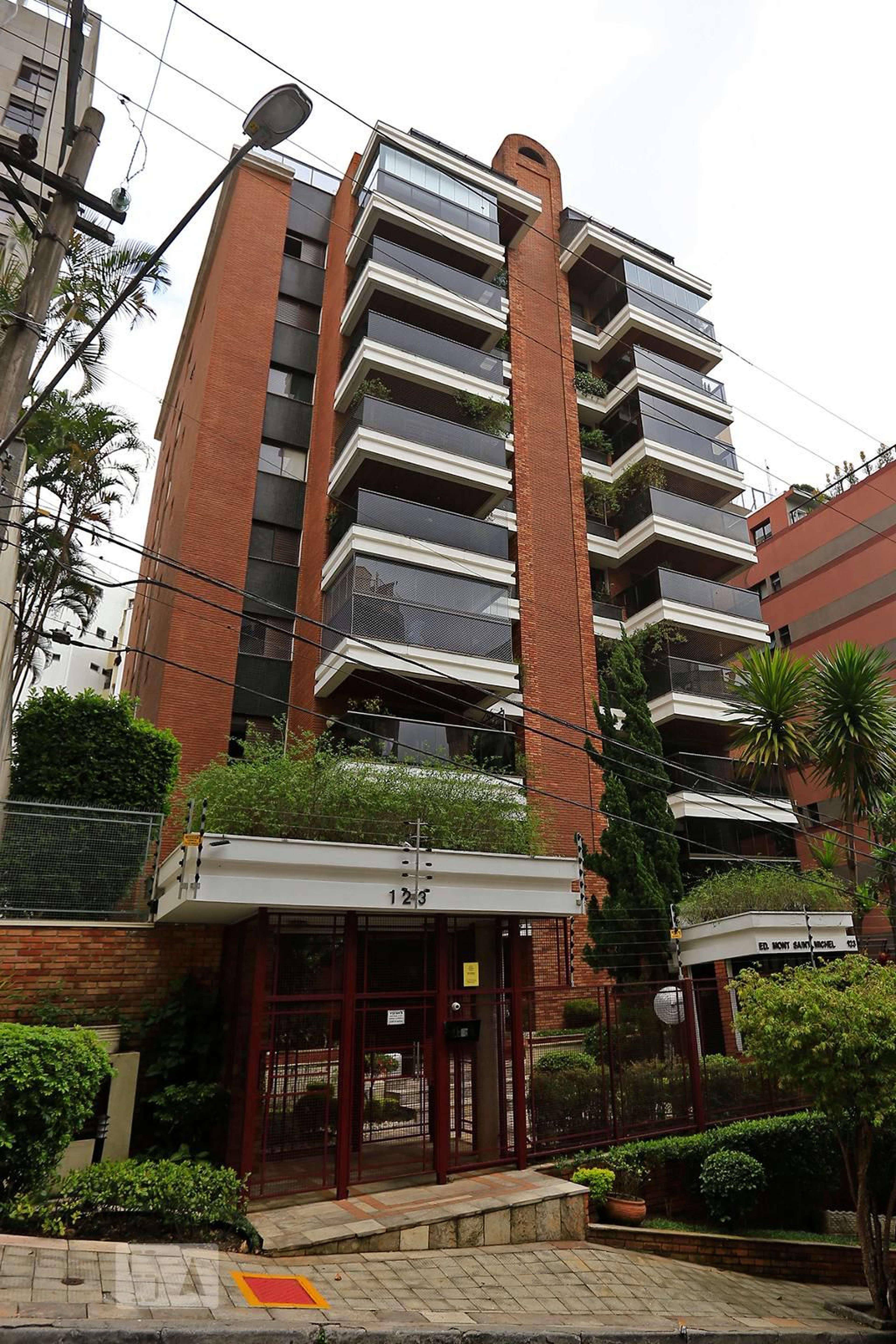 Fachada Edifício Mont Saint Michel