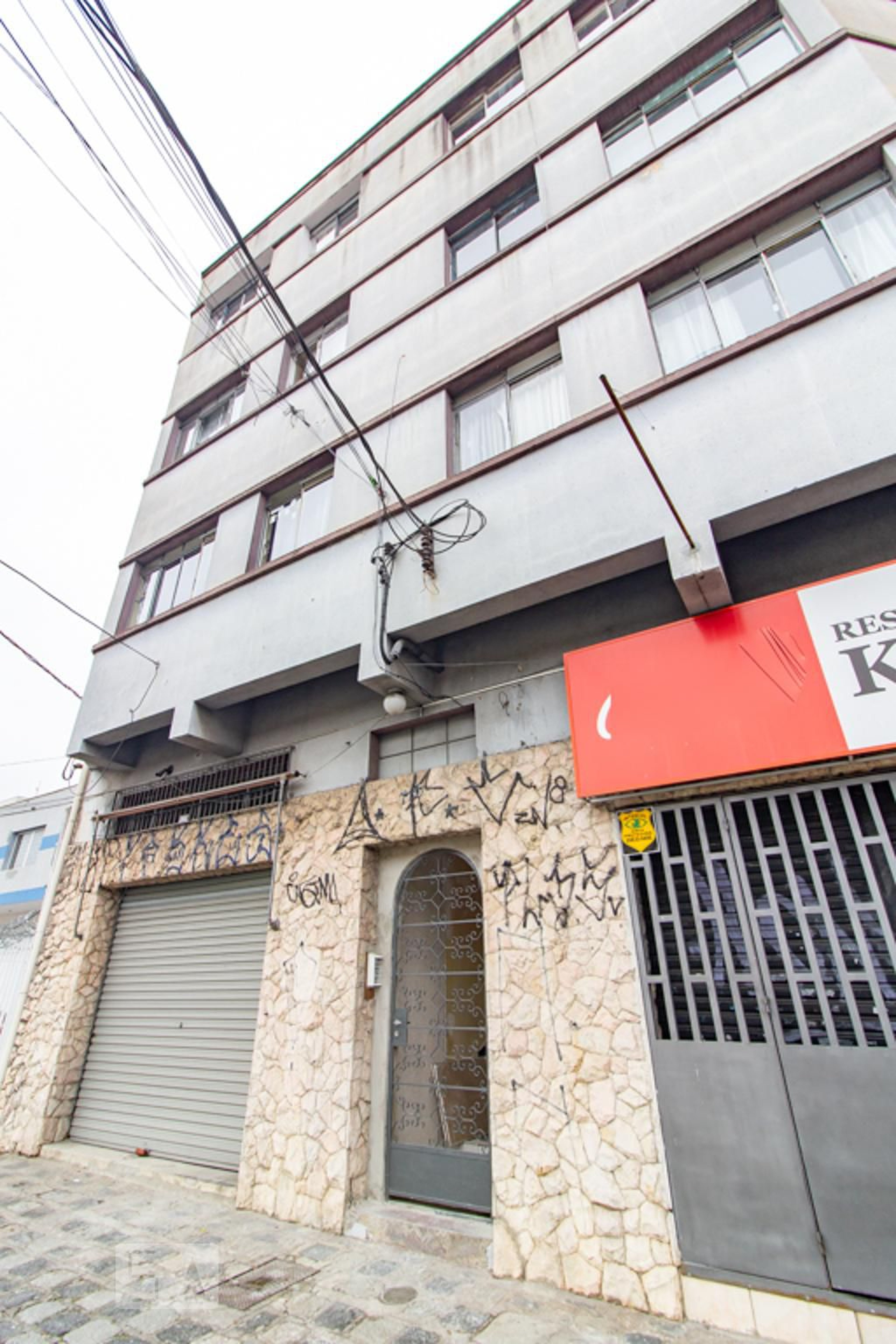 Fachada Condomínio em Rua Alferes Poli, 763