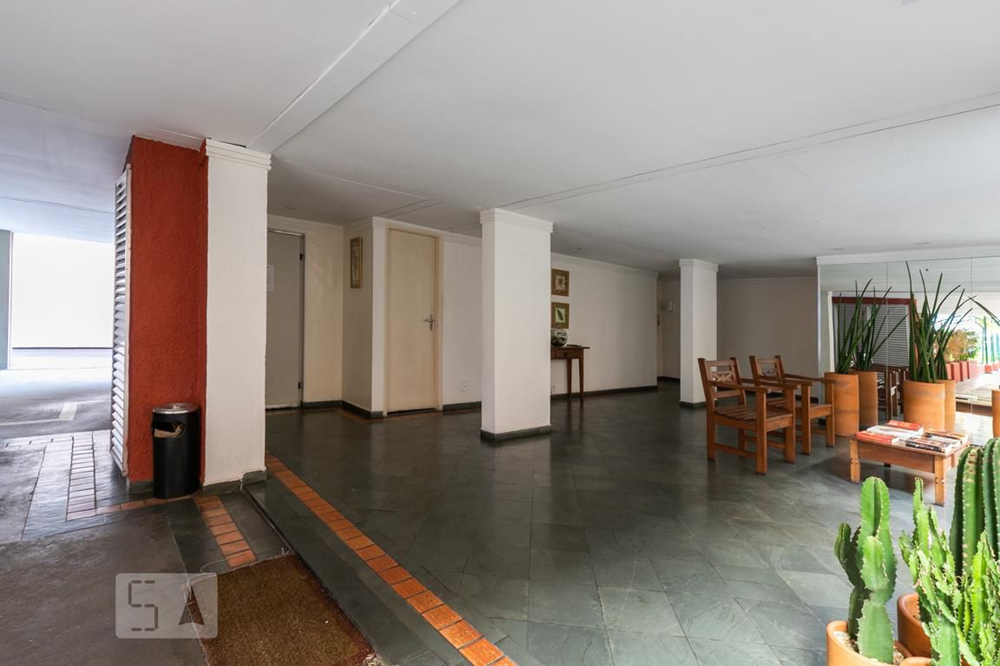 Hall de Entrada - Saint Laurent