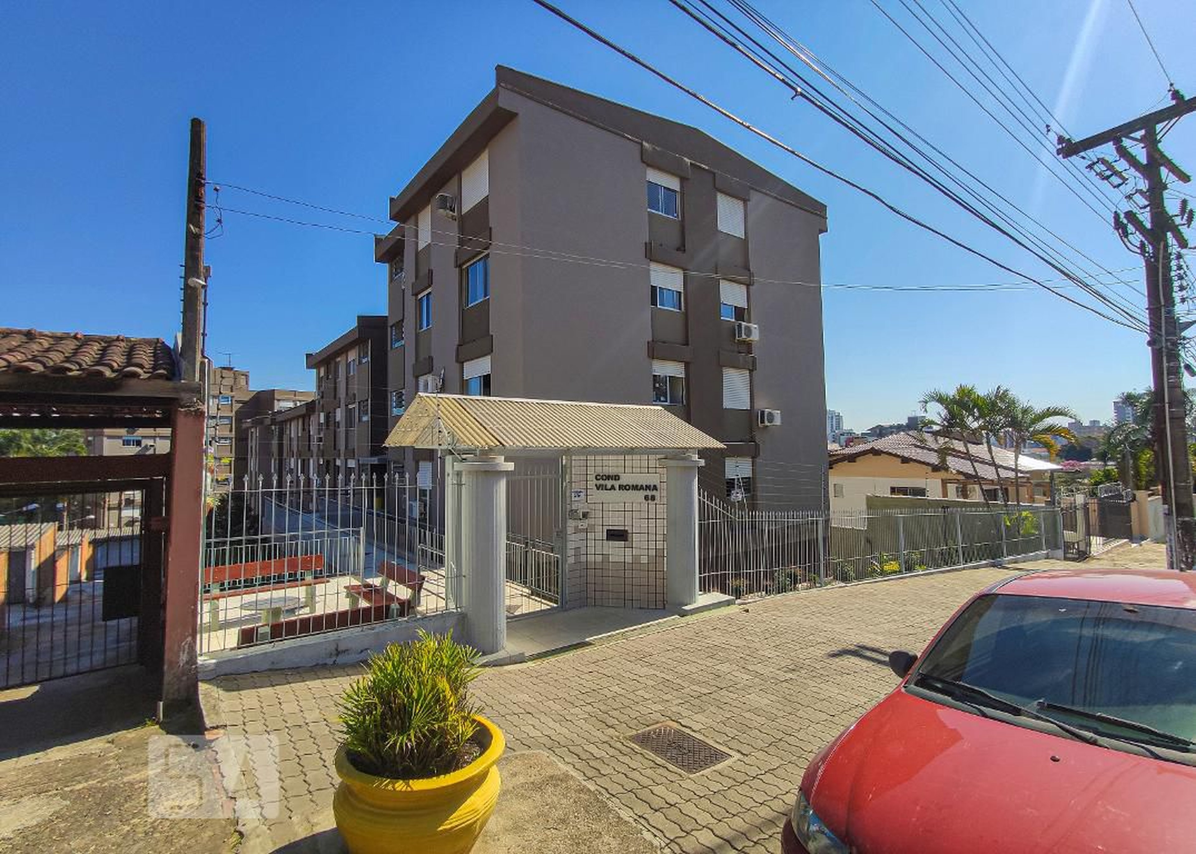 Fachada do Condomínio Condomínio Vila Romana
