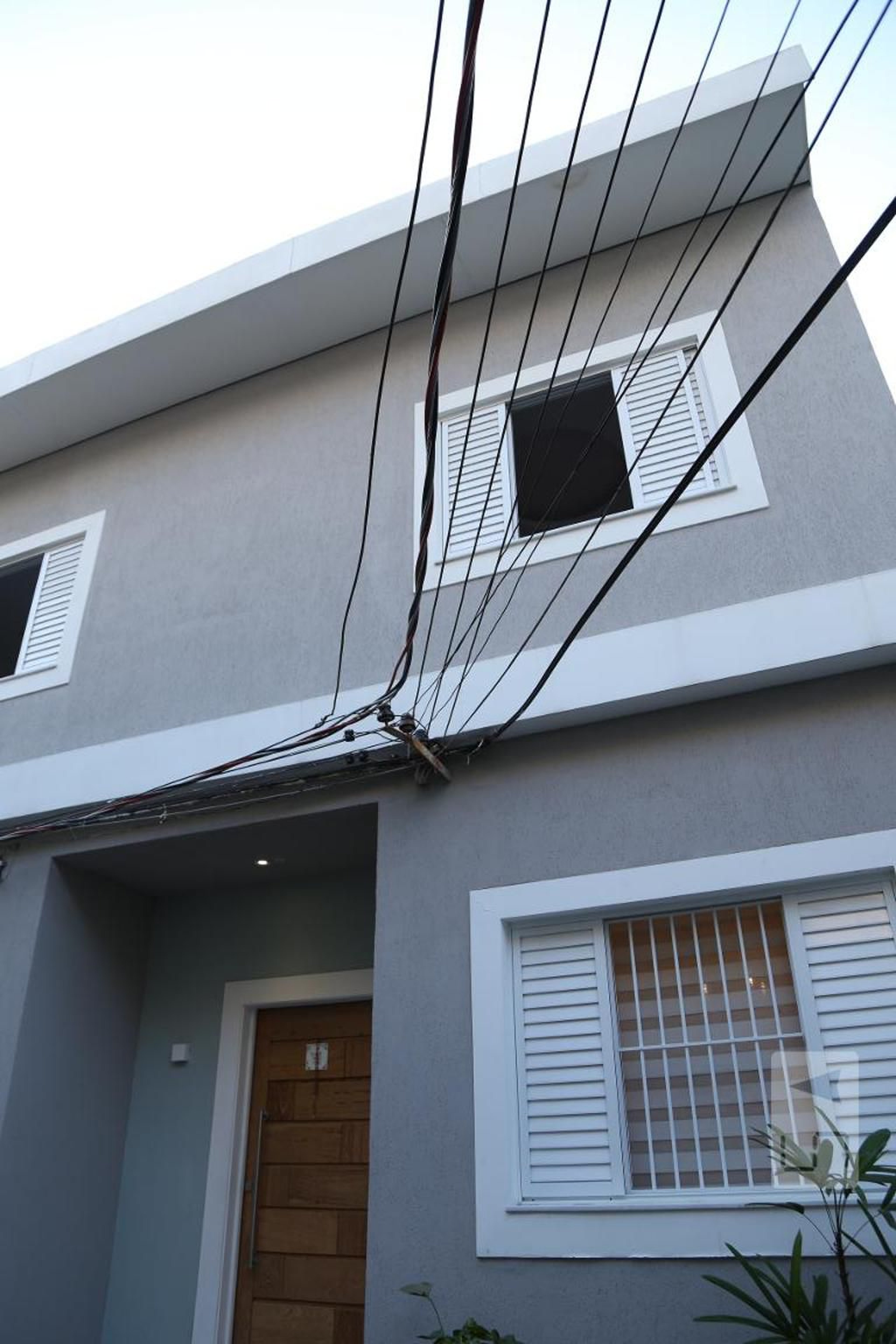 Fachada Condomínio em Rua Pontes Correia, 115