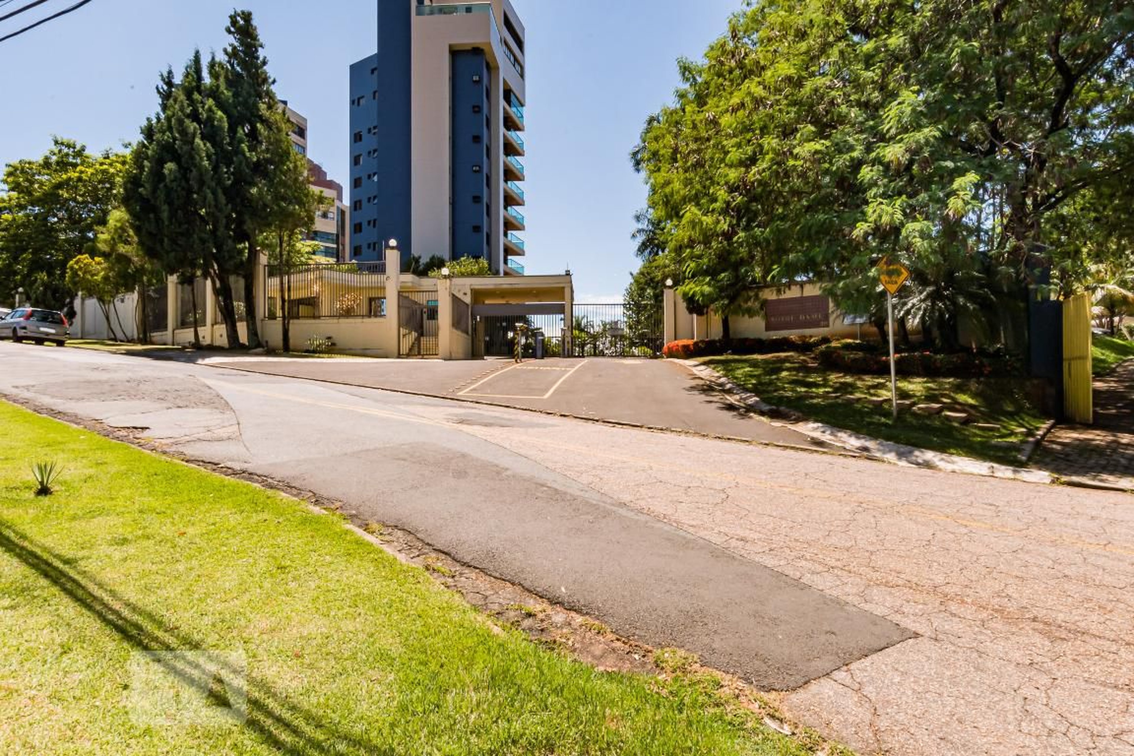 Fachada do Condomínio Condomínio Jardins de Notre Dame