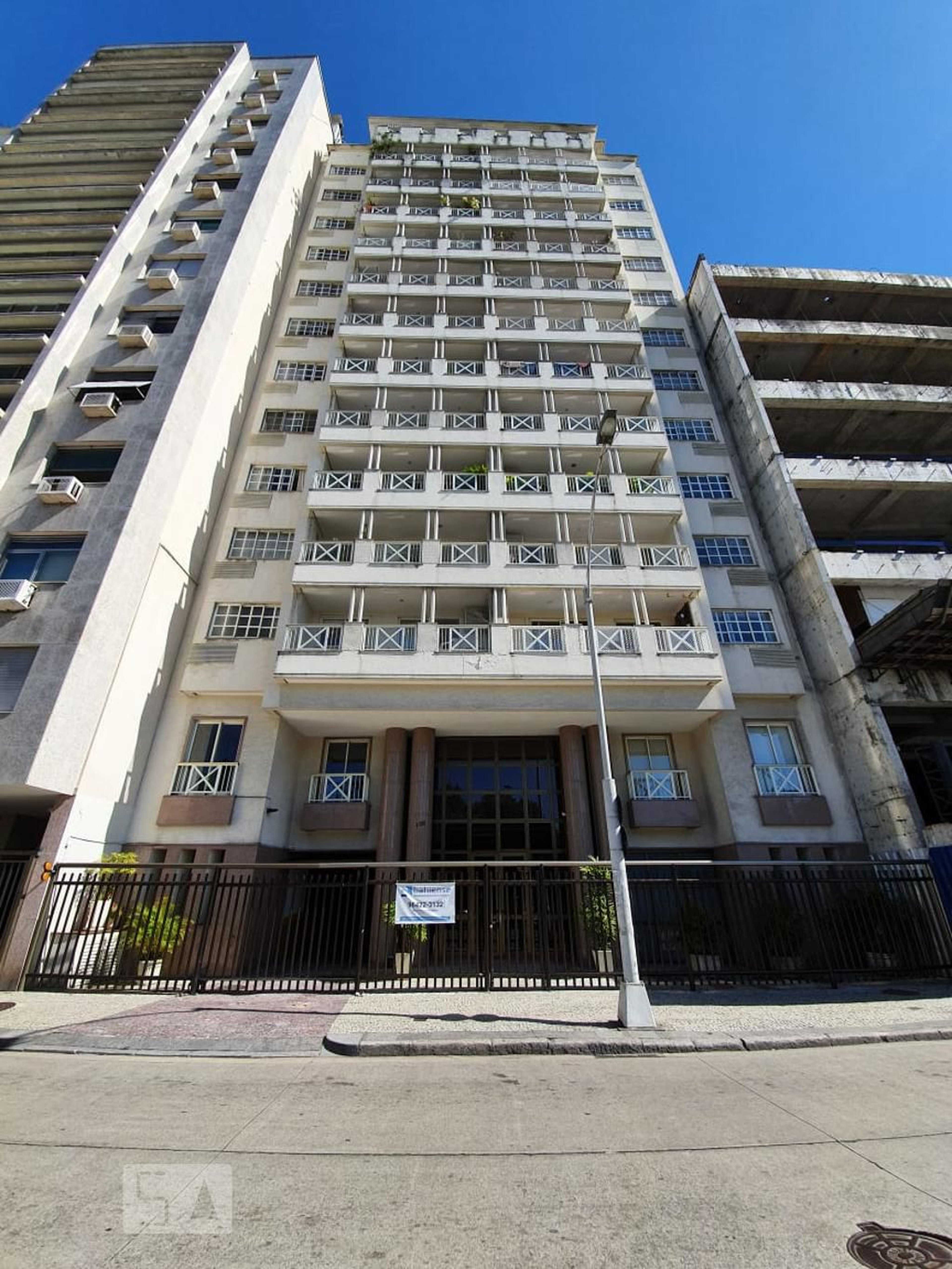 Fachada Condomínio em Rua Buarque de Macedo, 14