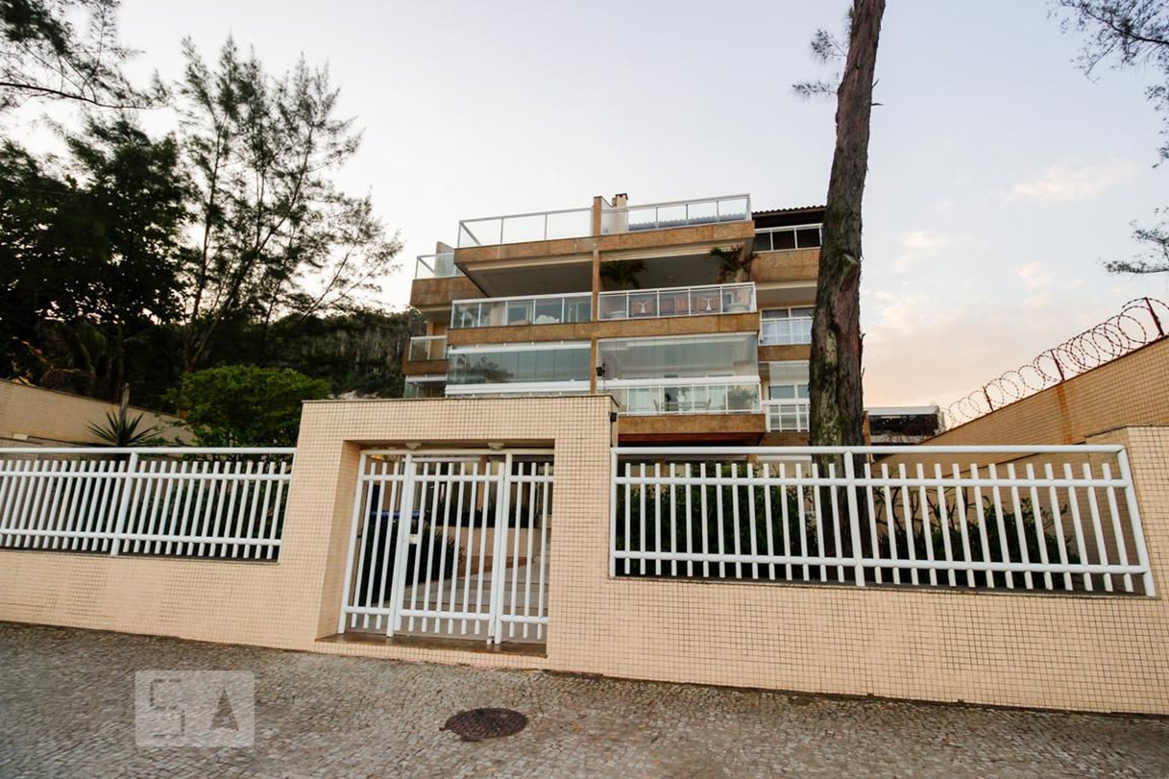 Fachada Condomínio Golden Beach