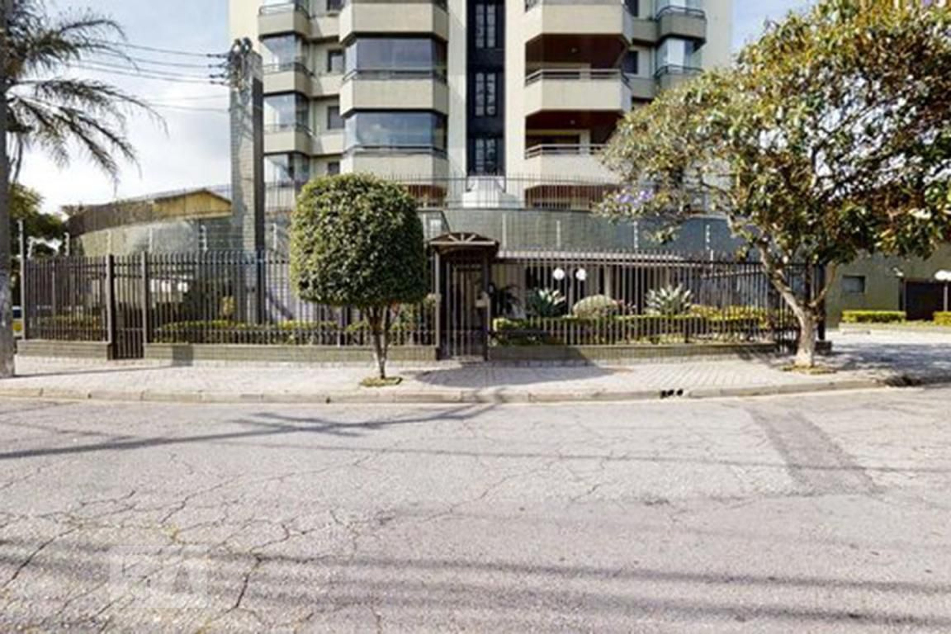 Fachada Condomínio em Rua Antônio Pires, 612