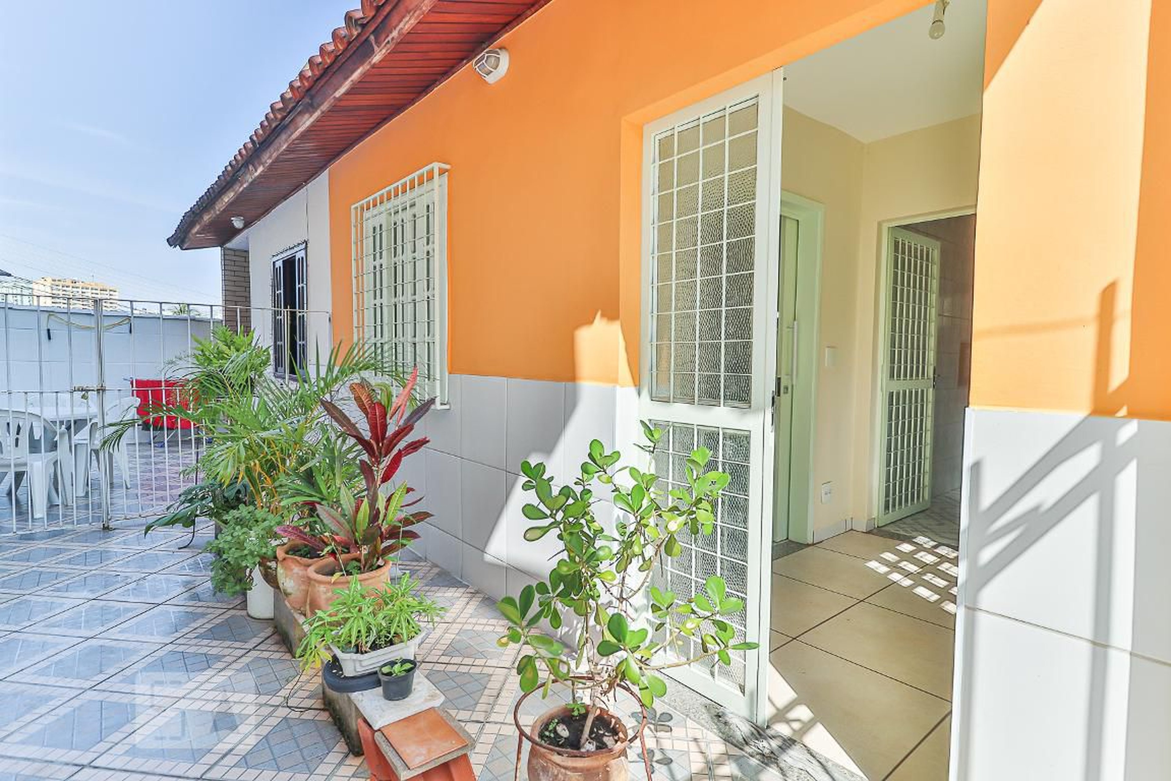 Hall de Entrada Condomínio em Estrada do Cafundá, 890