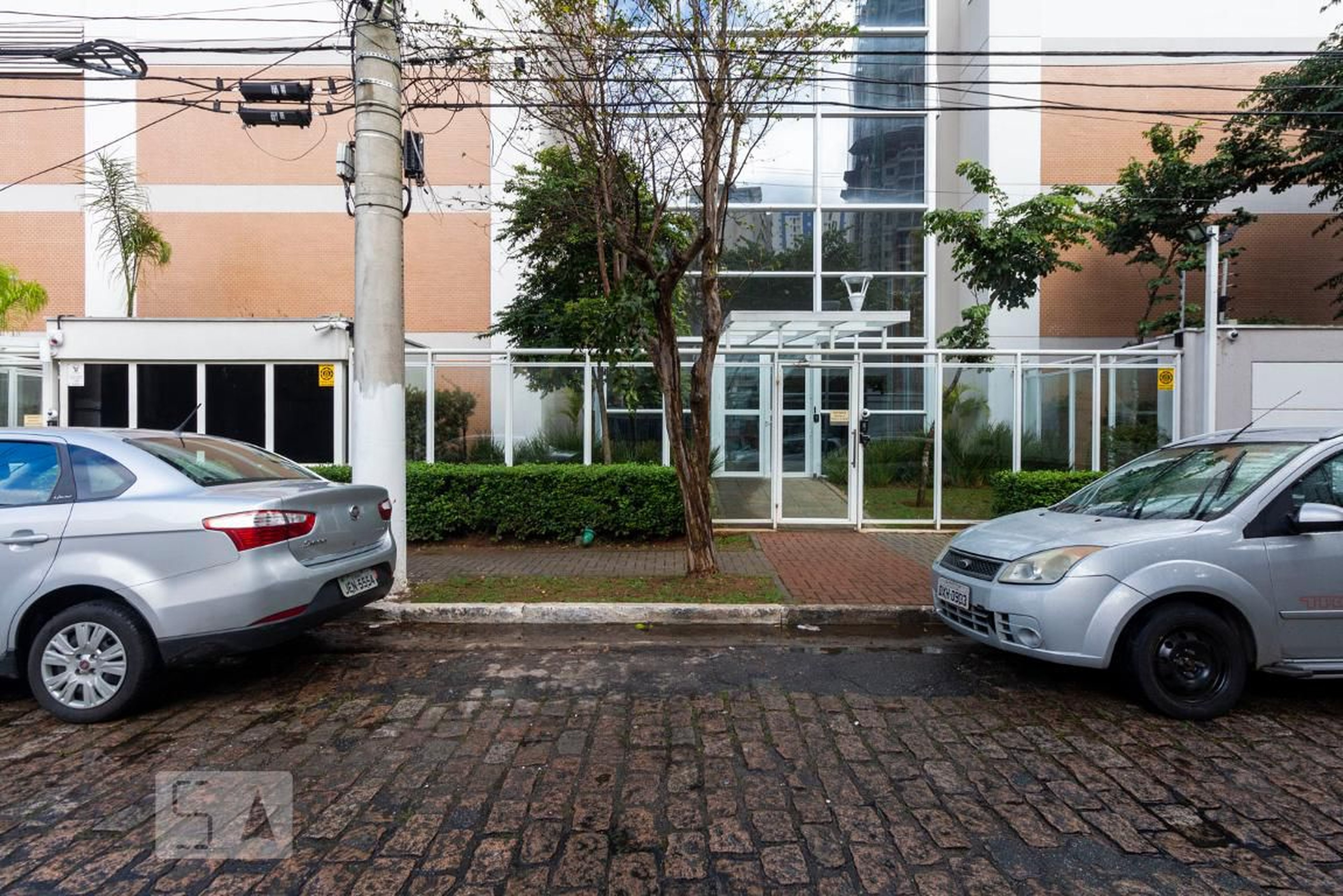 Fachada Condomínio em Rua dos Cafezais, 429