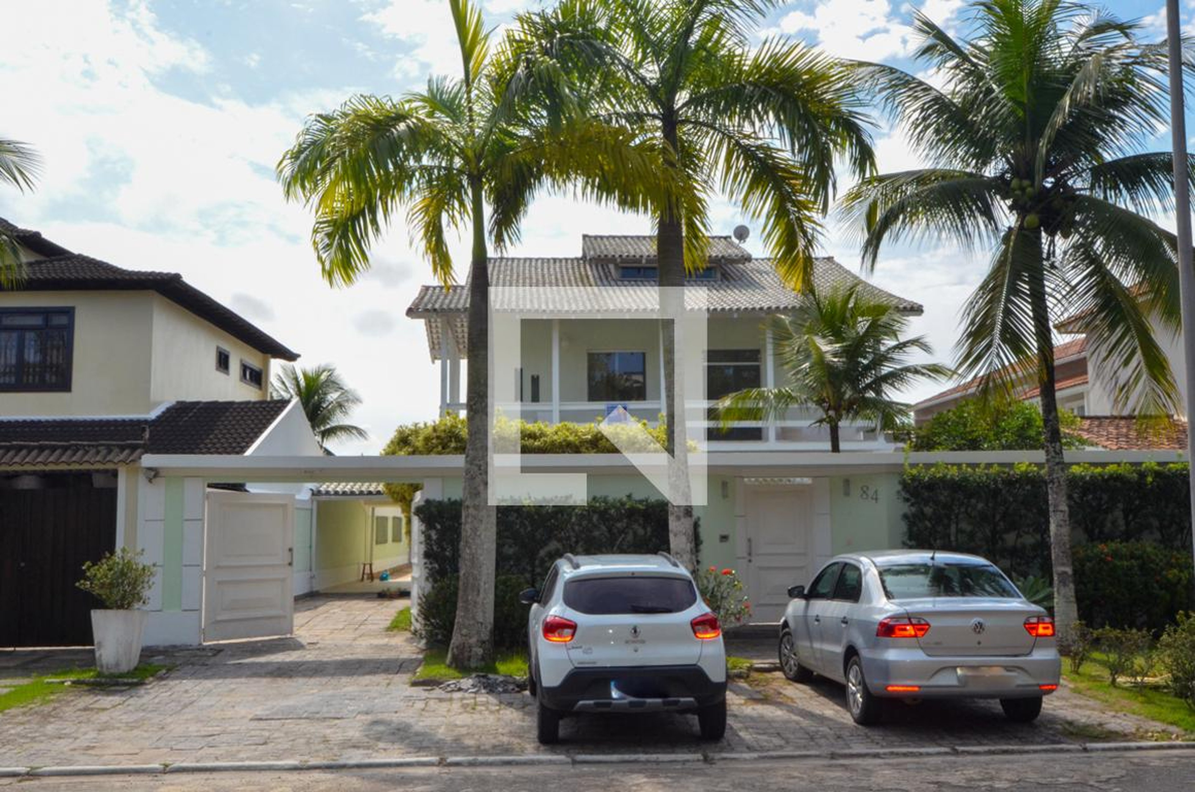 Fachada Condomínio em Rua Paulo Areal, 84