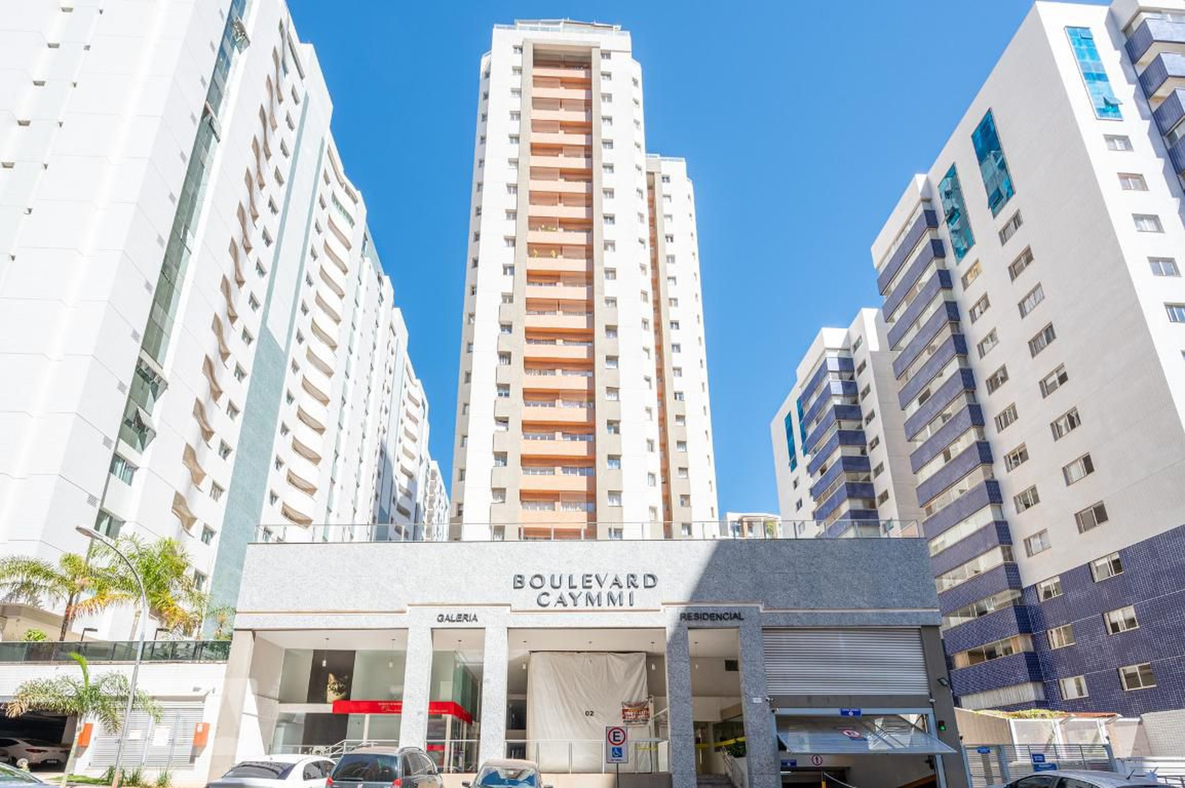 Fachada Condomínio em 3, St. Hab. Vicente Pires