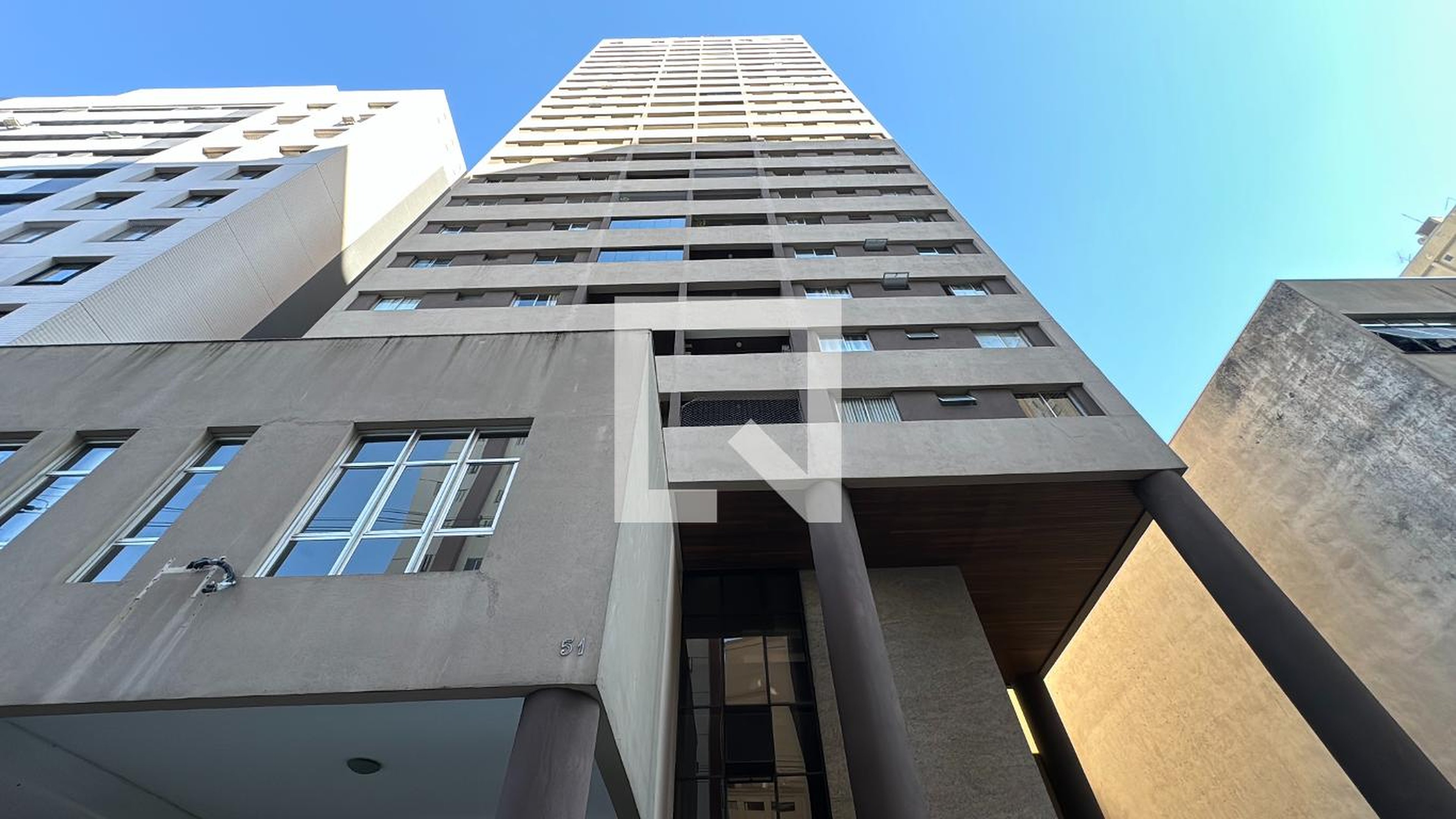 Fachada Edifício . Cap . Ferrat