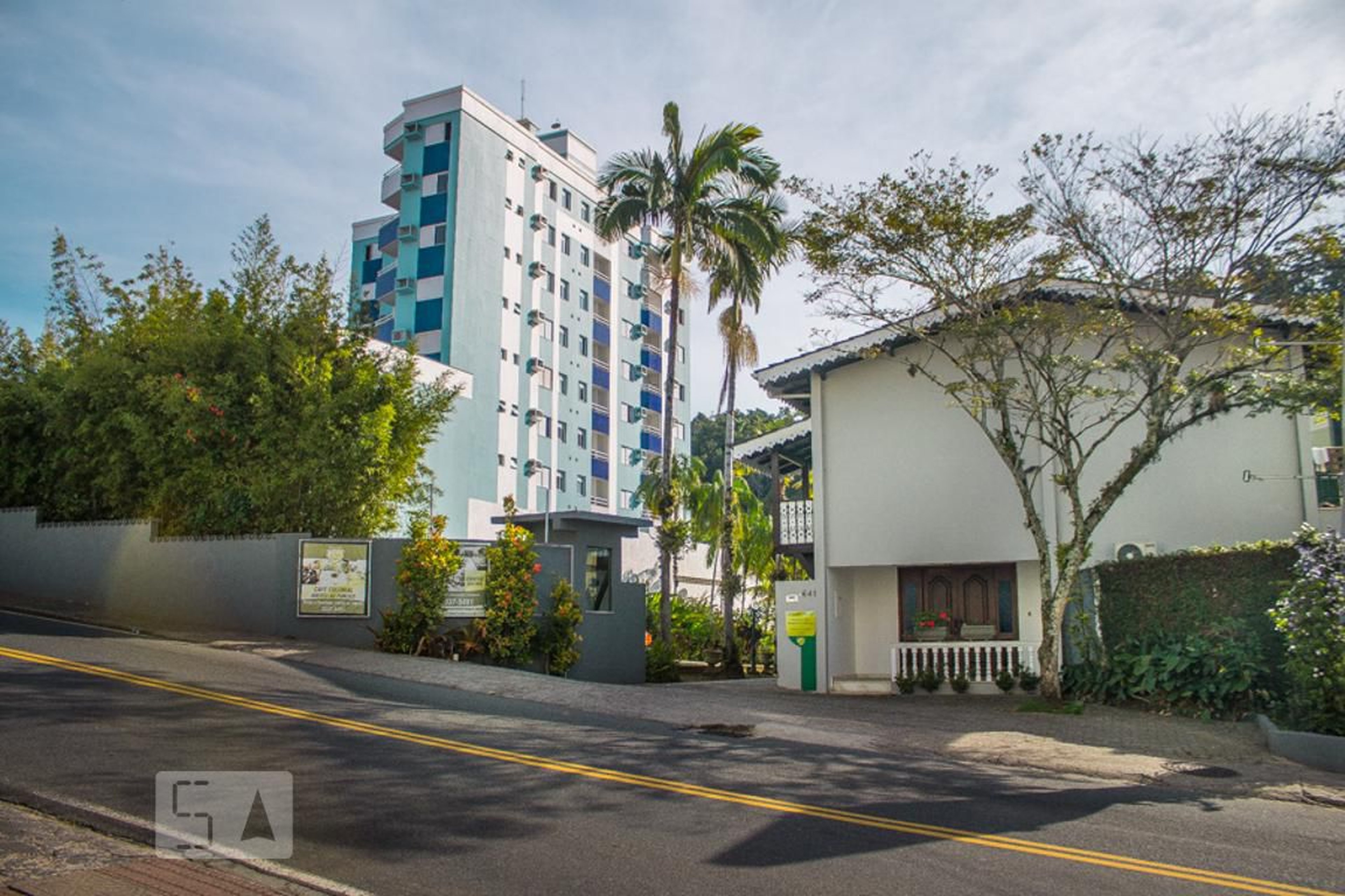 Fachada Condomínio em Rua Capitão Romualdo de Barros, 641