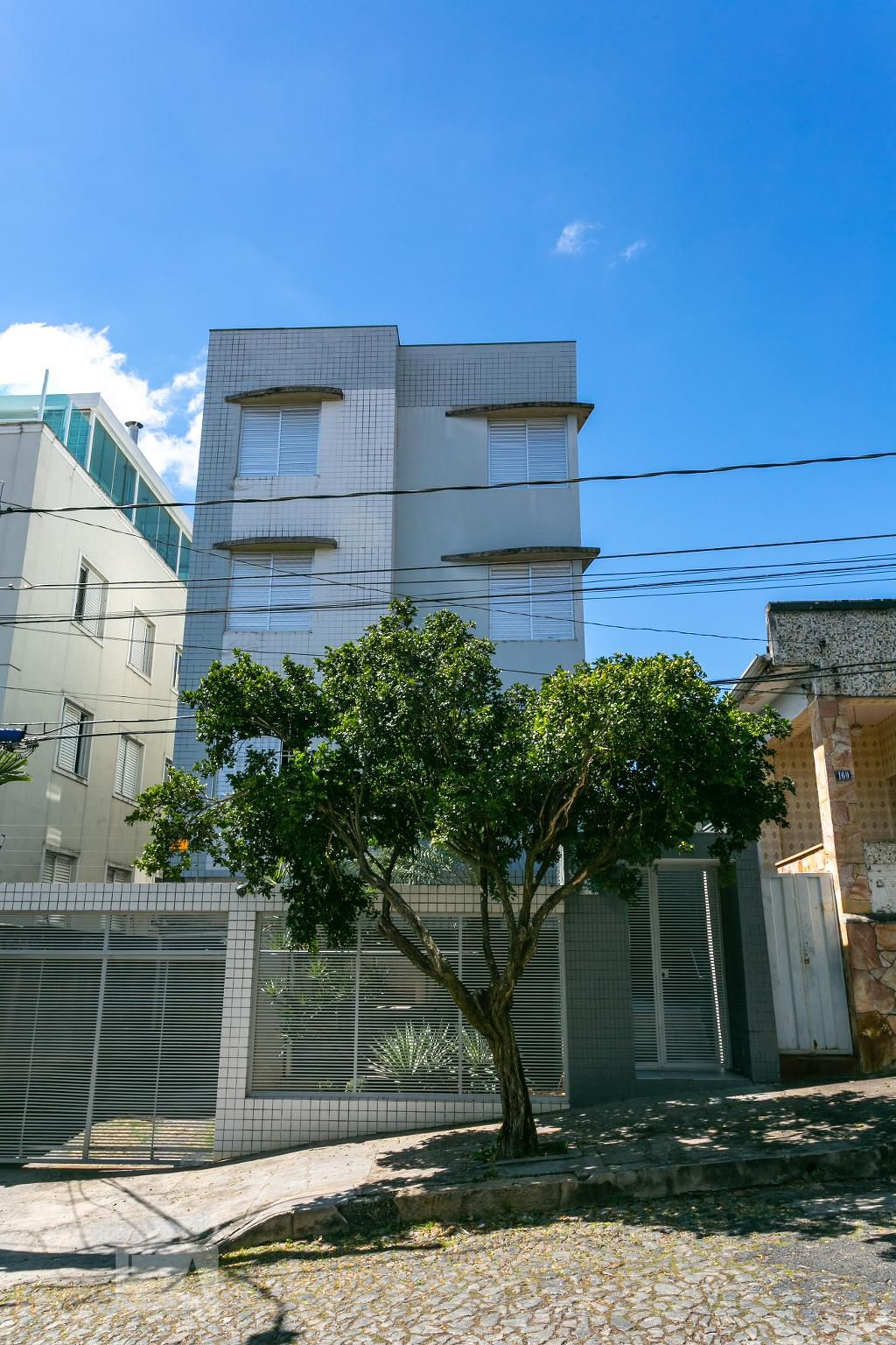 Fachada Condomínio em Rua Esmaltina, 157