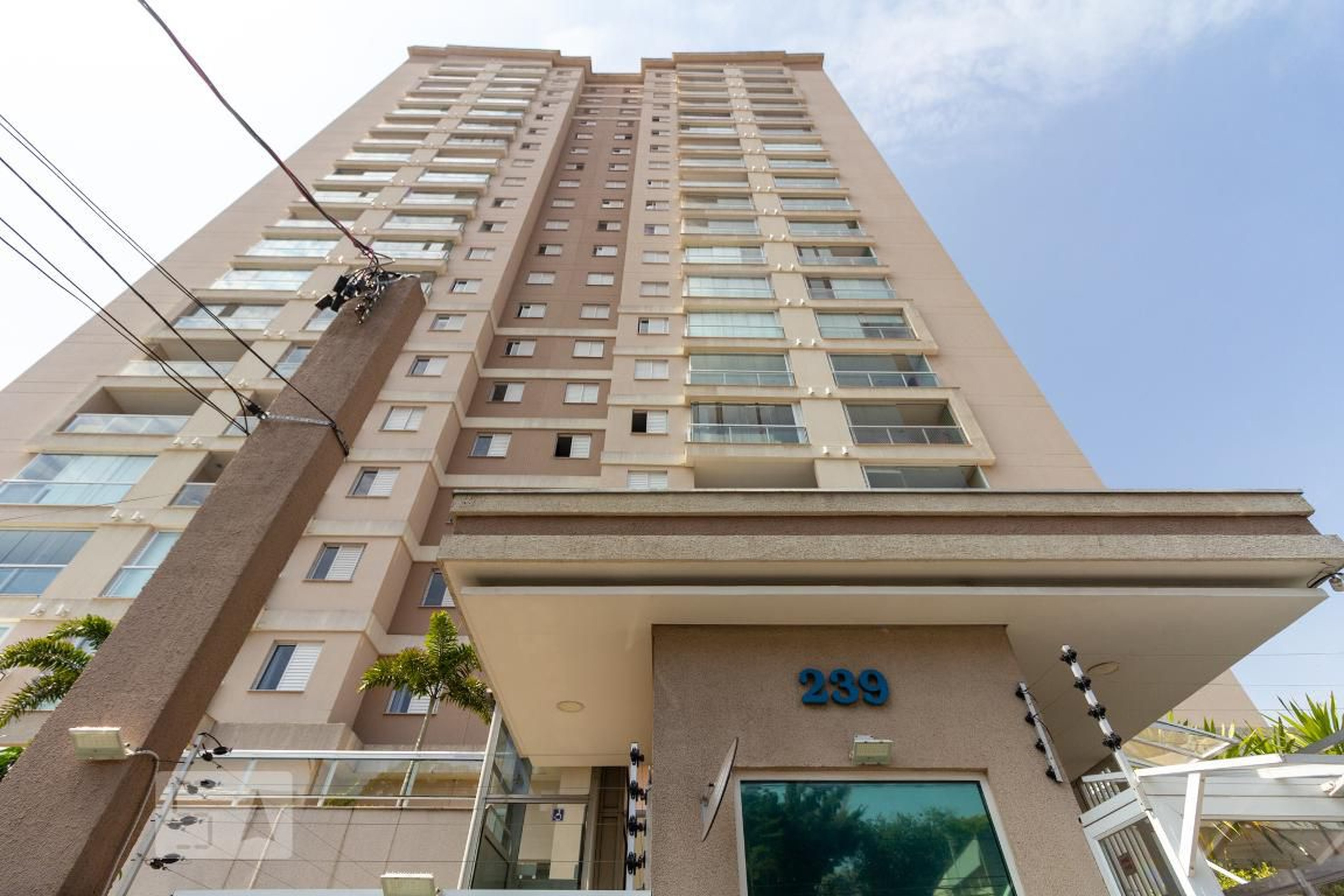 Fachada Condomínio em Rua Arminda Beranger, 231