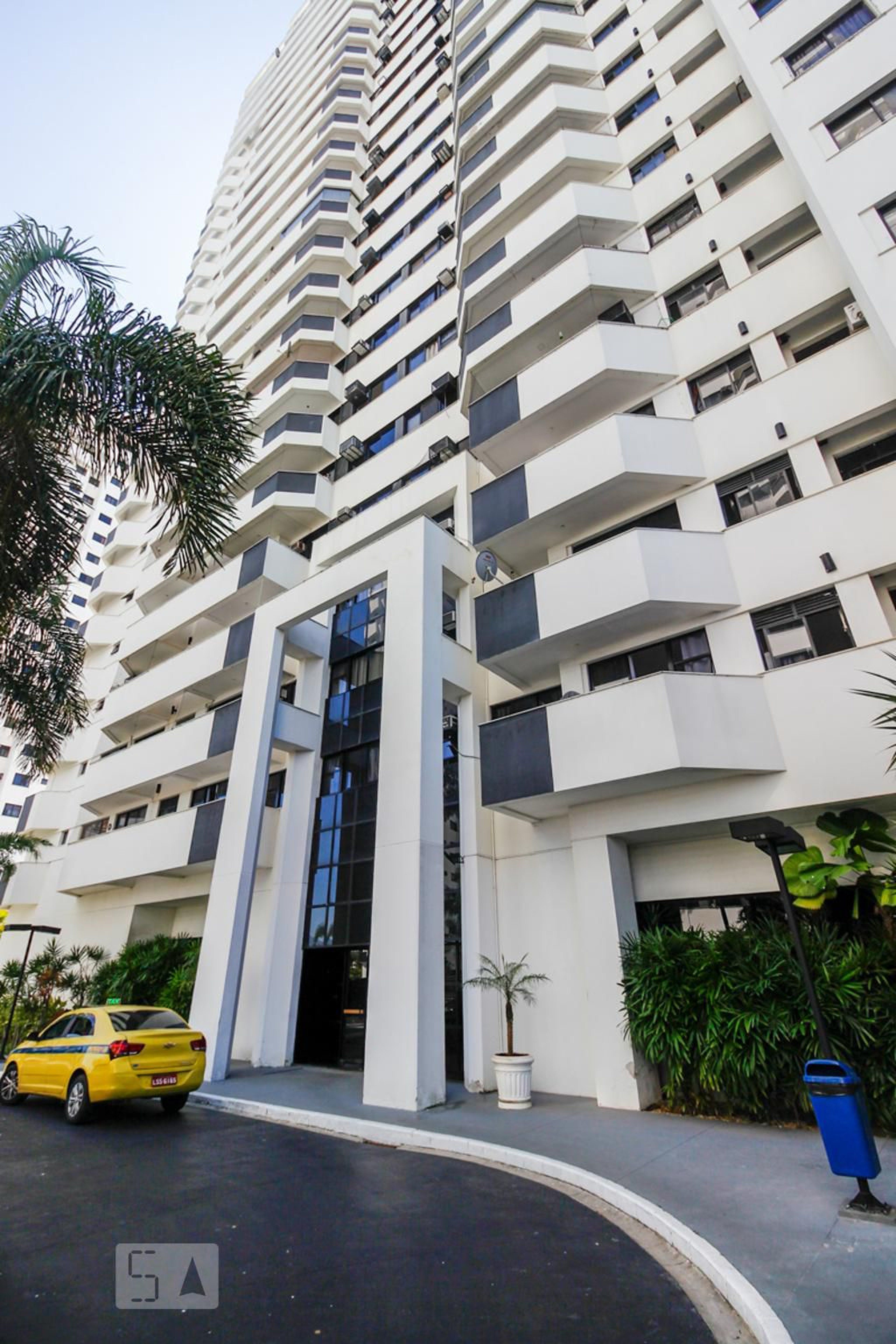 Fachada do Prédio Condomínio Barra Bali