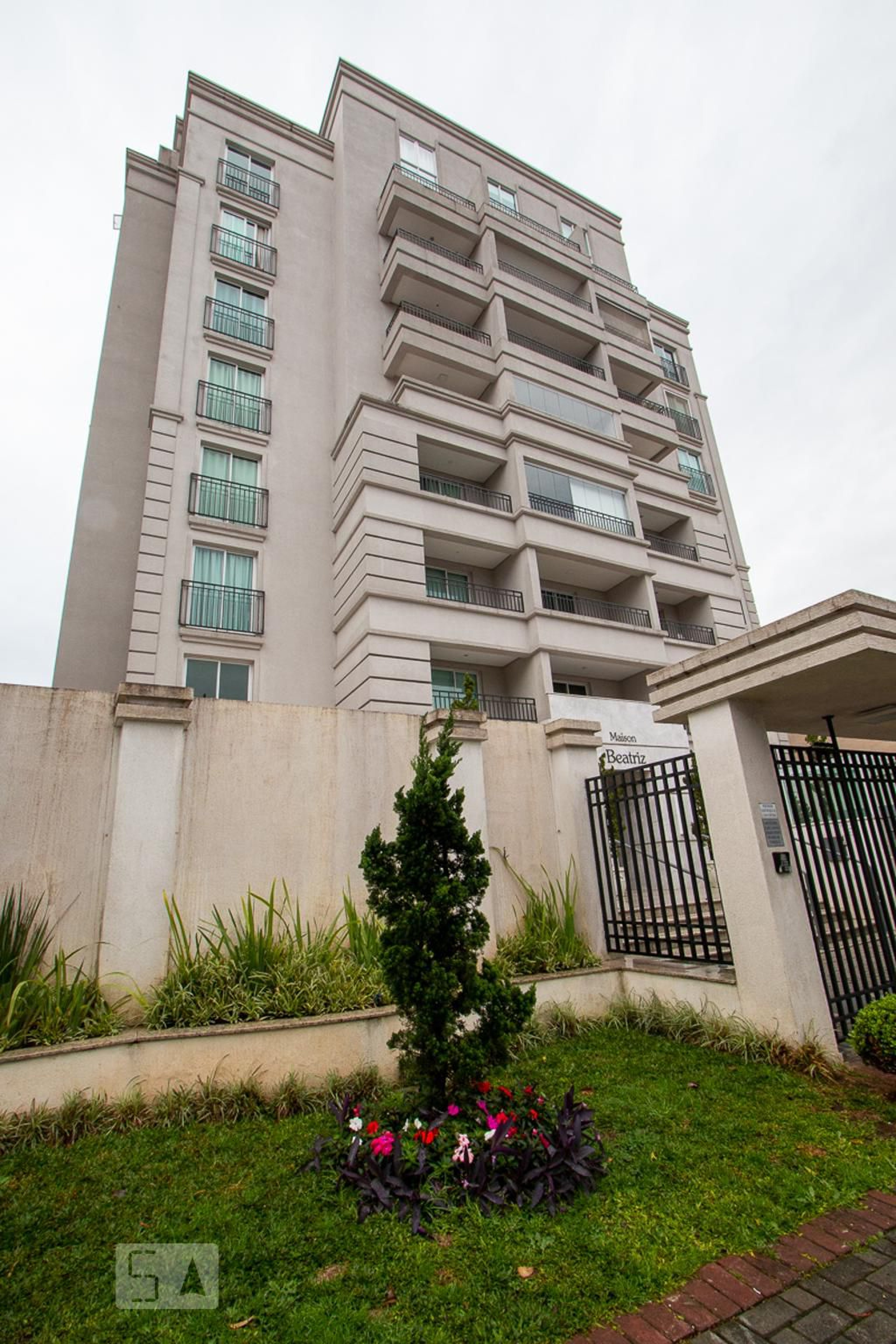 Fachada do Condomínio Edifício Maison Beatriz