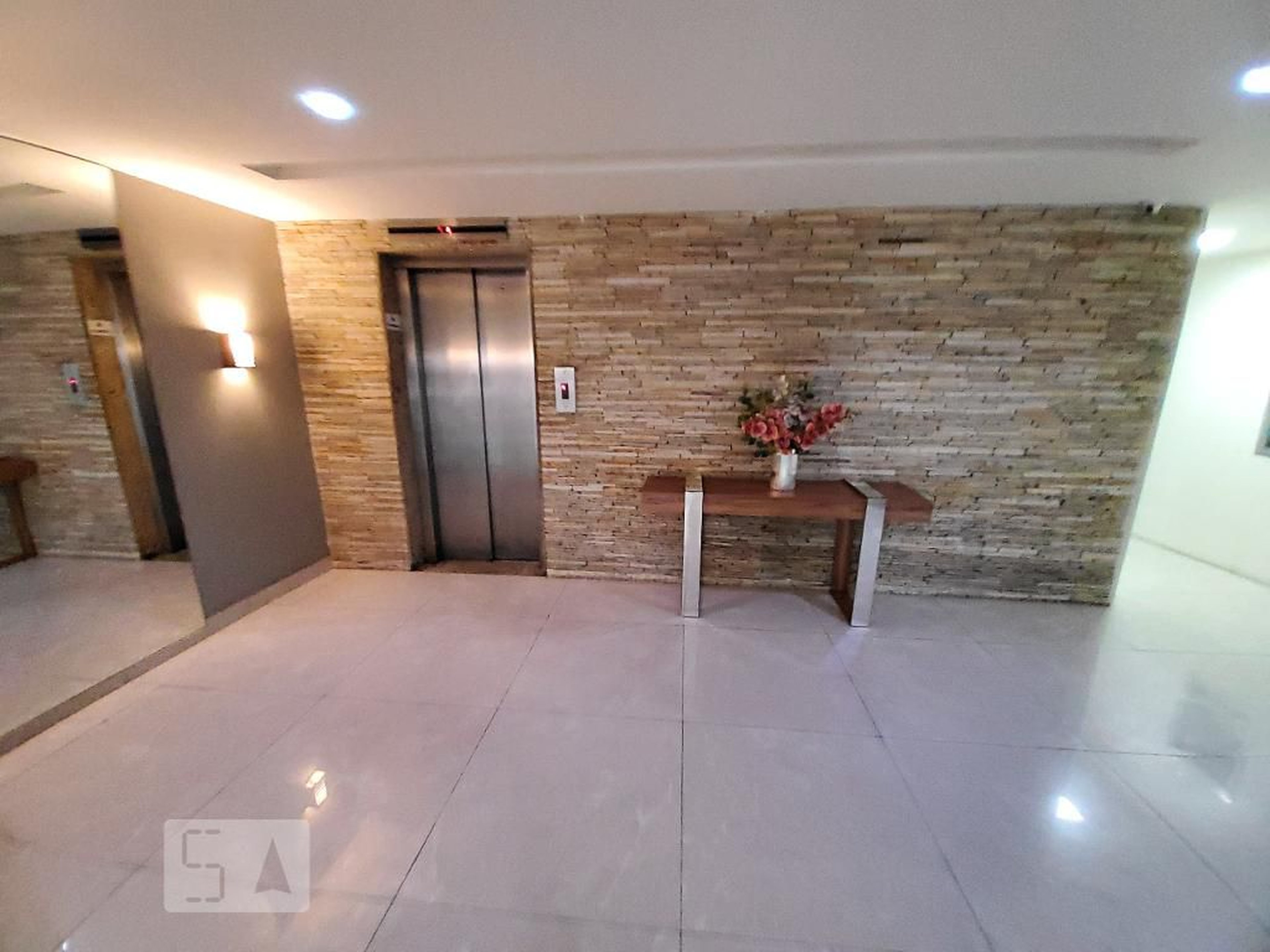 Entrada do Prédio - Kecil Bandeirantes