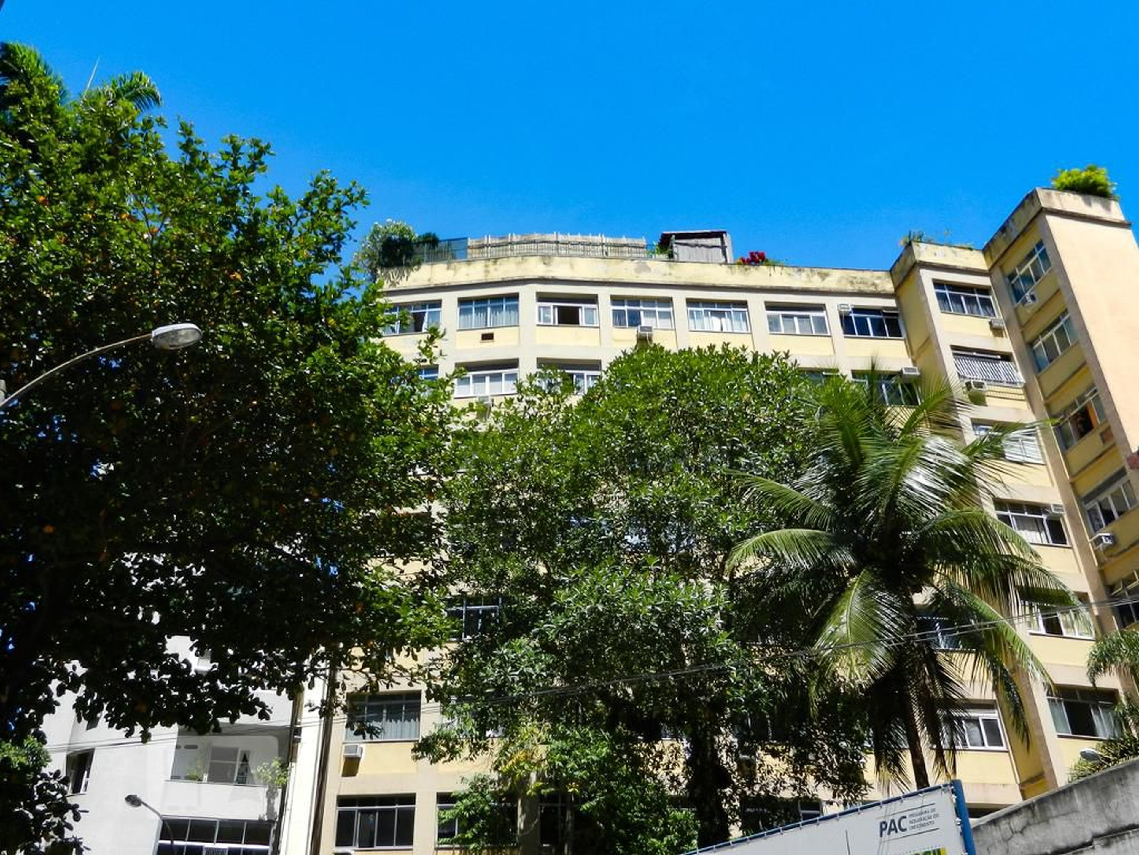 Fachada do Condomínio Edifício Montclair