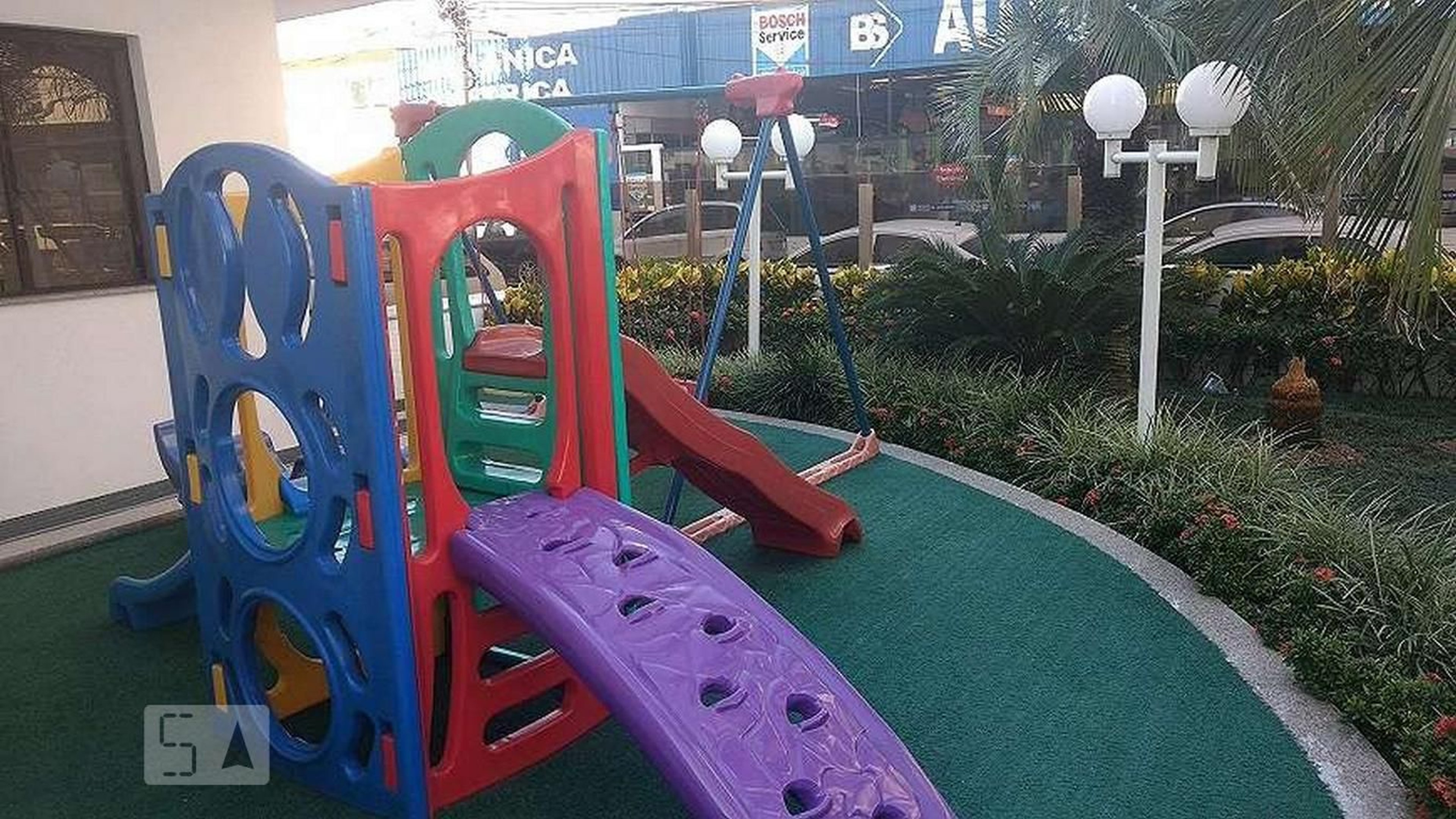 Playground - Chateia Blanc